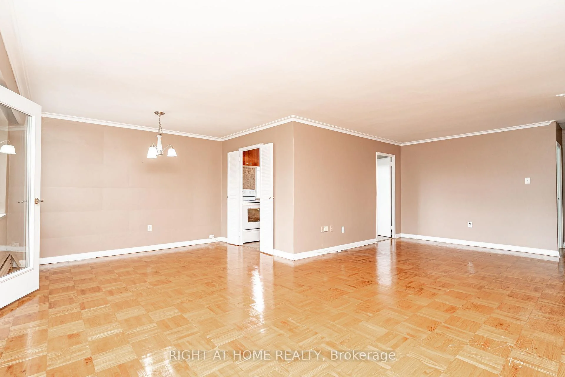 Photo 22 of Unit 406, 185 Stephen Drive, Etobicoke, Stonegate-Queensway — HOMEH
