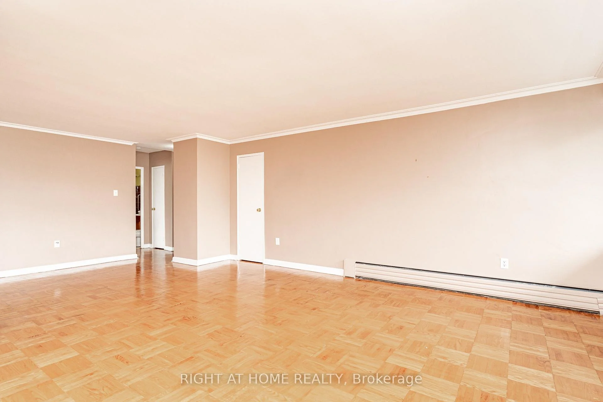 Photo 23 of Unit 406, 185 Stephen Drive, Etobicoke, Stonegate-Queensway — HOMEH