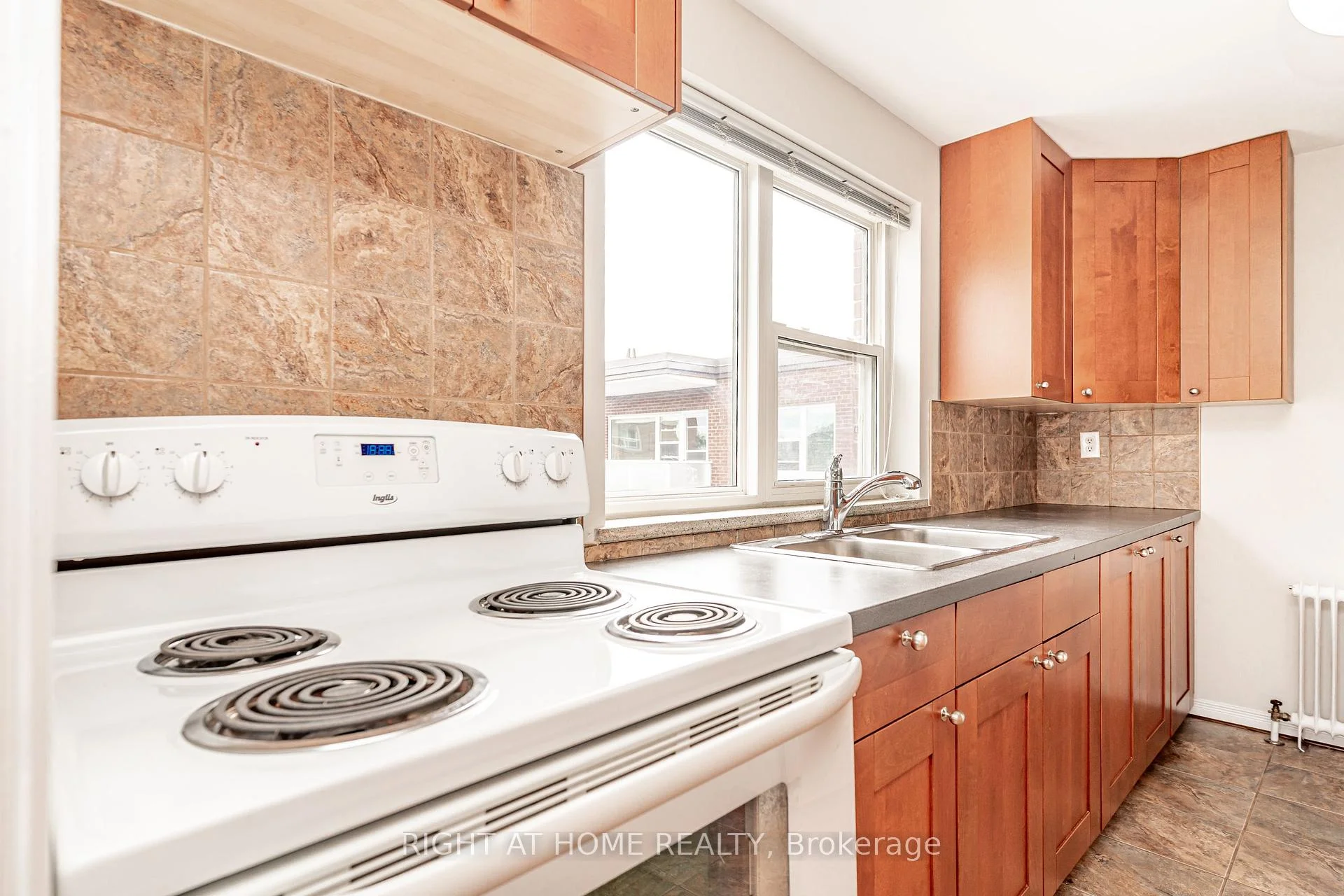 Photo 26 of Unit 406, 185 Stephen Drive, Etobicoke, Stonegate-Queensway — HOMEH