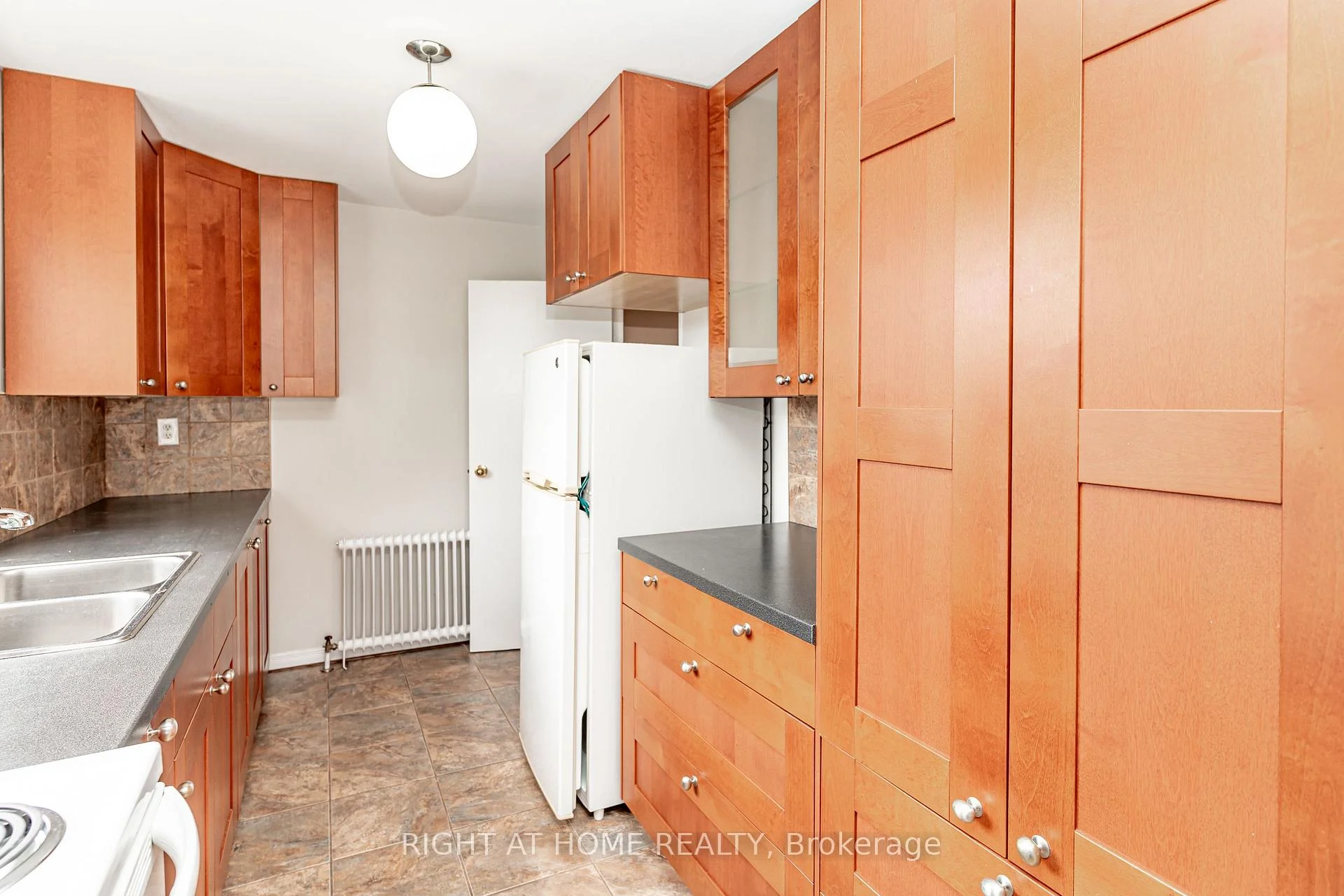 Photo 32 of Unit 406, 185 Stephen Drive, Etobicoke, Stonegate-Queensway — HOMEH