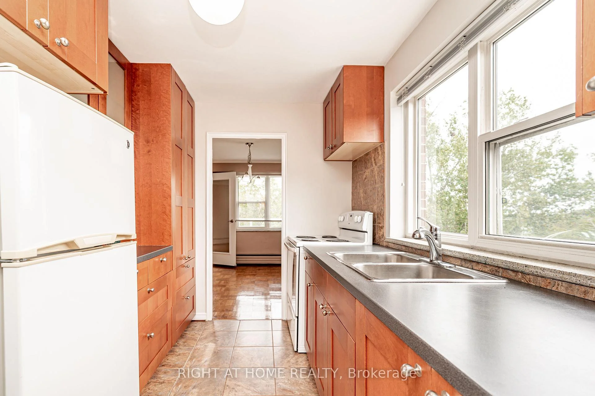 Photo 35 of Unit 406, 185 Stephen Drive, Etobicoke, Stonegate-Queensway — HOMEH