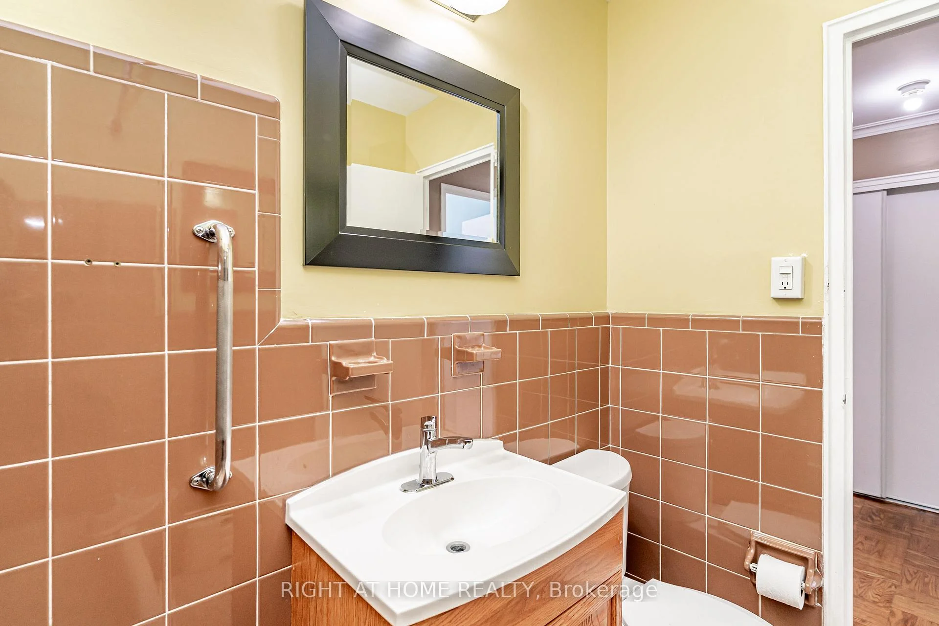 Photo 43 of Unit 406, 185 Stephen Drive, Etobicoke, Stonegate-Queensway — HOMEH