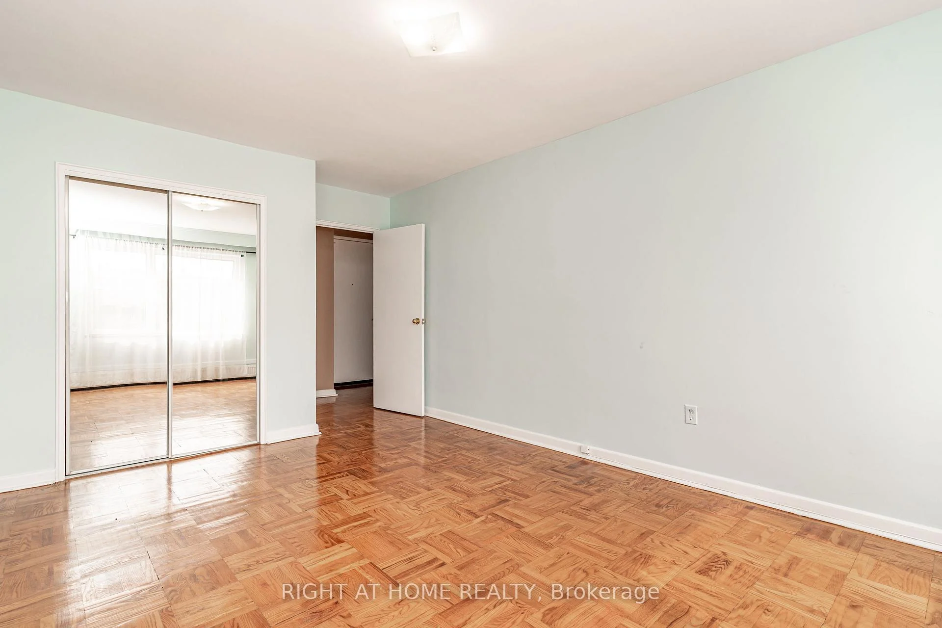 Photo 47 of Unit 406, 185 Stephen Drive, Etobicoke, Stonegate-Queensway — HOMEH