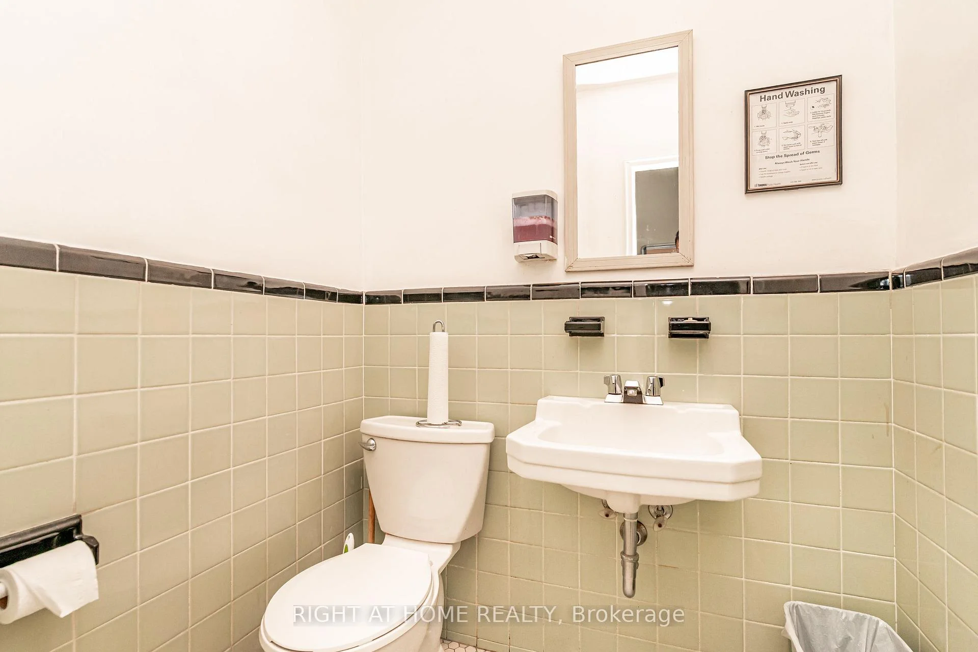 Photo 54 of Unit 406, 185 Stephen Drive, Etobicoke, Stonegate-Queensway — HOMEH