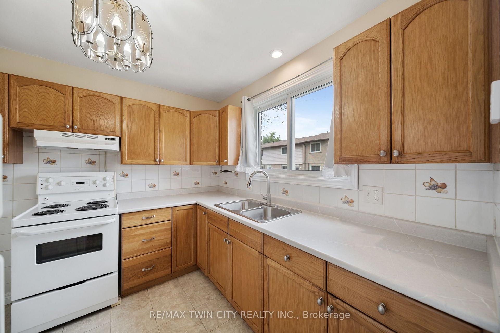 Photo 8 of Unit 19, 379 Darling Street, Brantford, East Ward — HOMEH