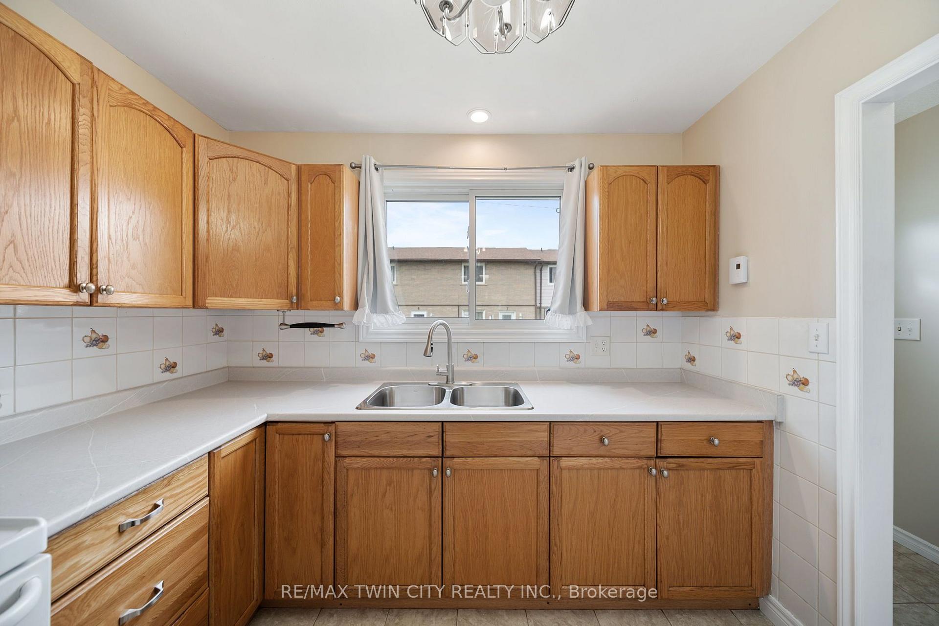 Photo 10 of Unit 19, 379 Darling Street, Brantford, East Ward — HOMEH