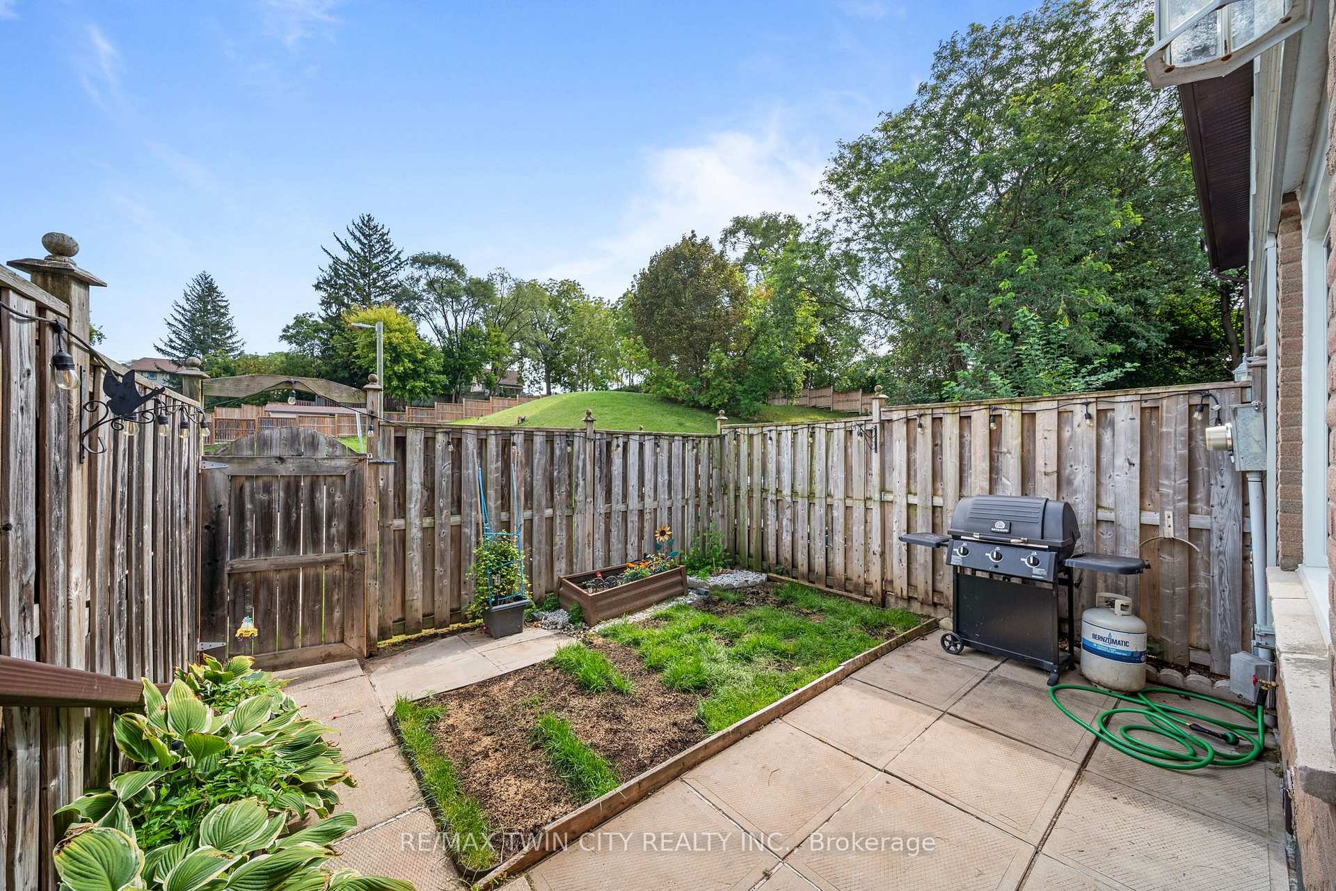 Photo 32 of Unit 19, 379 Darling Street, Brantford, East Ward — HOMEH