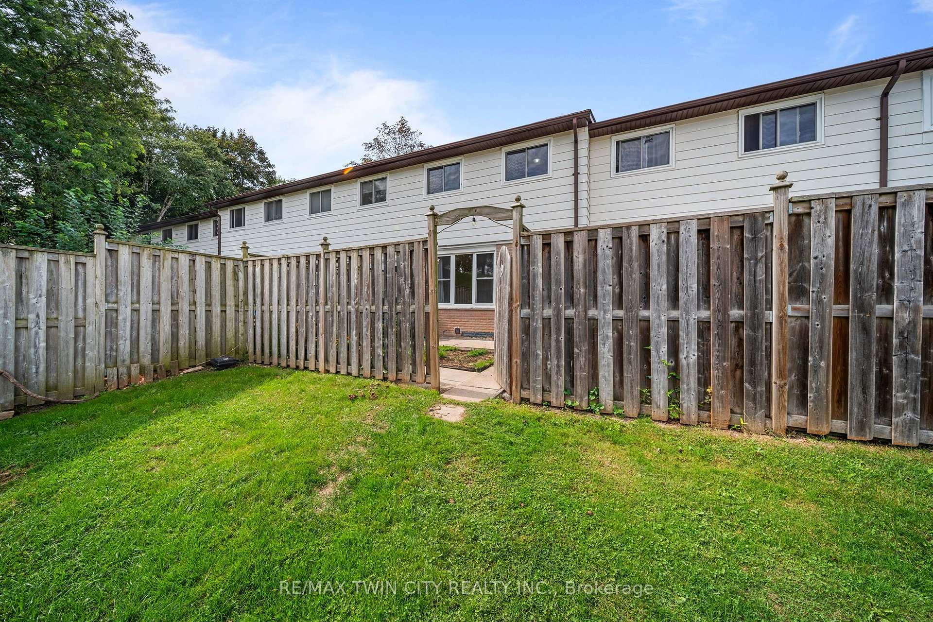 Photo 35 of Unit 19, 379 Darling Street, Brantford, East Ward — HOMEH