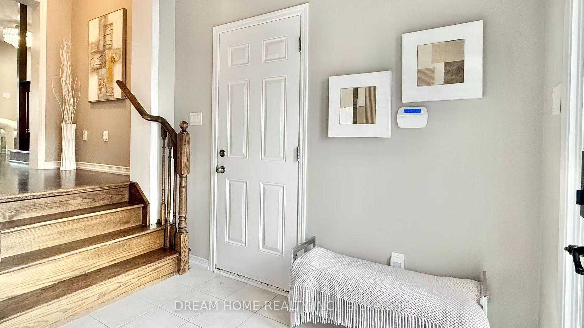 Photo 7 of 24 Spofford Drive, Whitchurch-Stouffville, Stouffville — HOMEH
