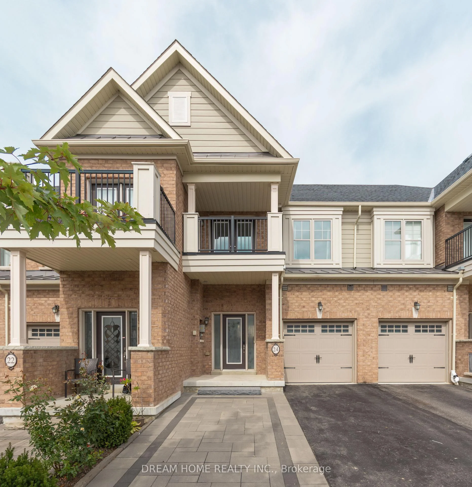 Photo 4 of 24 Spofford Drive, Whitchurch-Stouffville, Stouffville — HOMEH