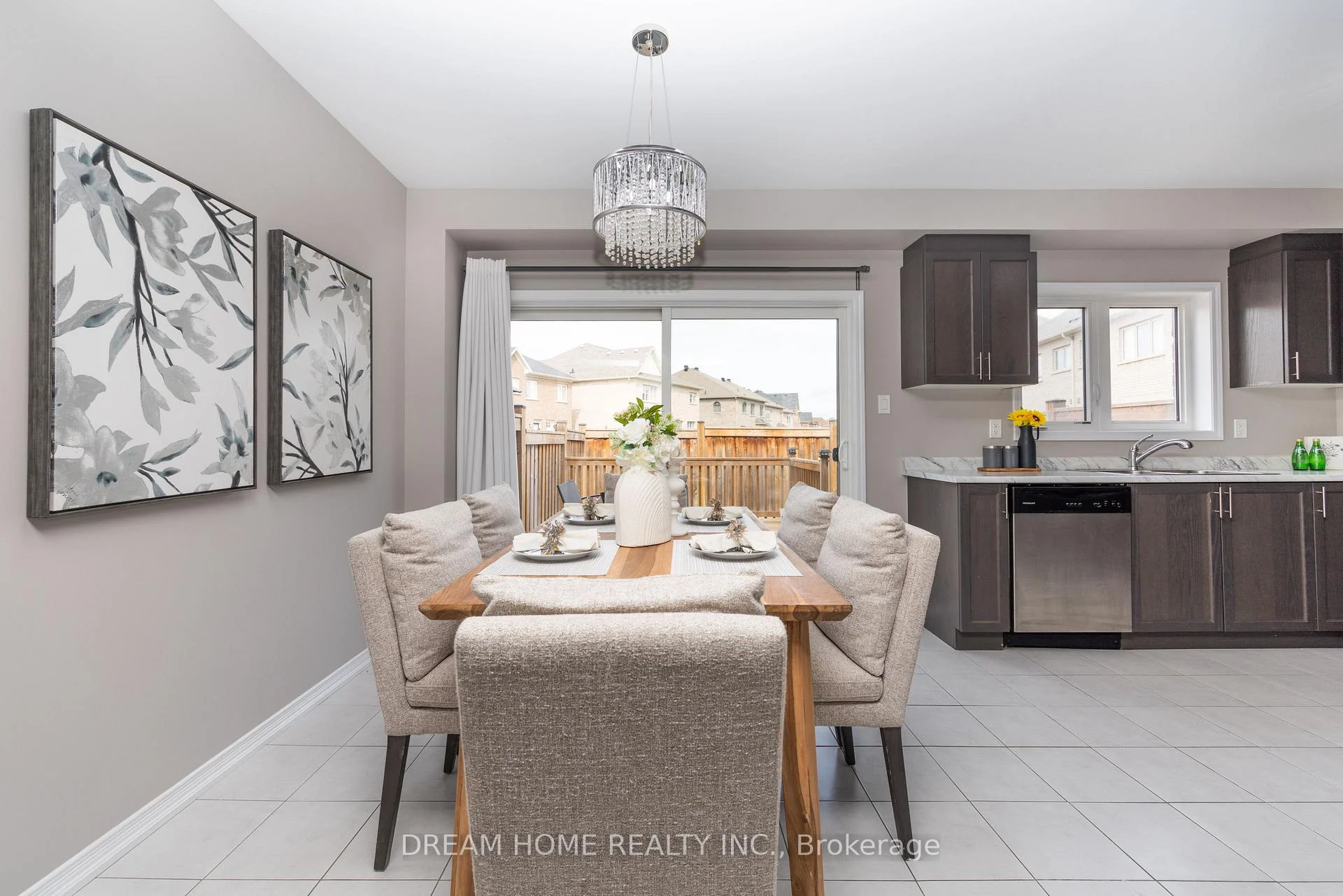 Photo 25 of 24 Spofford Drive, Whitchurch-Stouffville, Stouffville — HOMEH