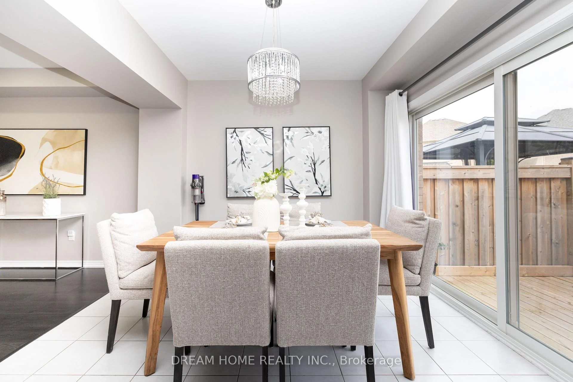 Photo 26 of 24 Spofford Drive, Whitchurch-Stouffville, Stouffville — HOMEH