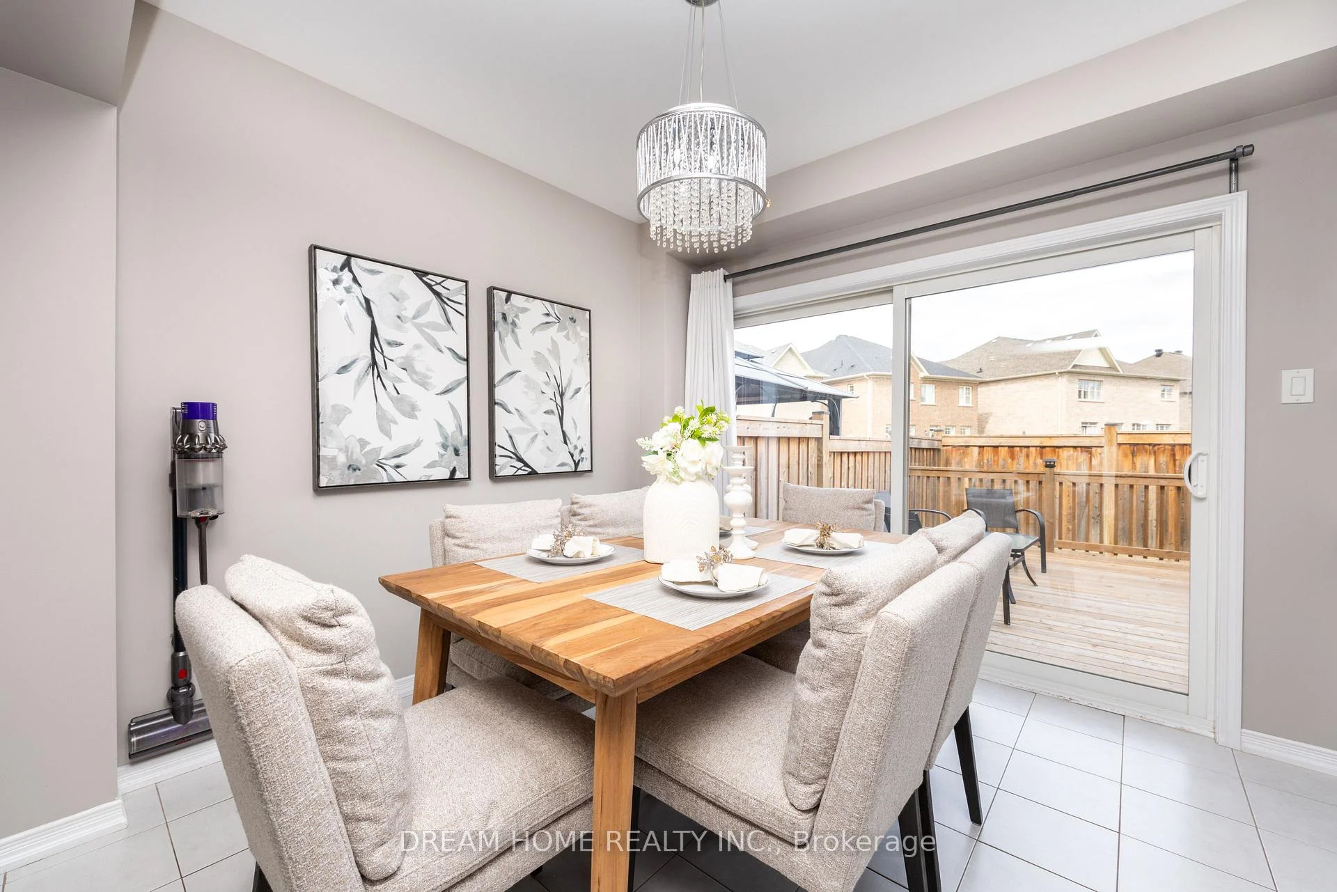 Photo 29 of 24 Spofford Drive, Whitchurch-Stouffville, Stouffville — HOMEH