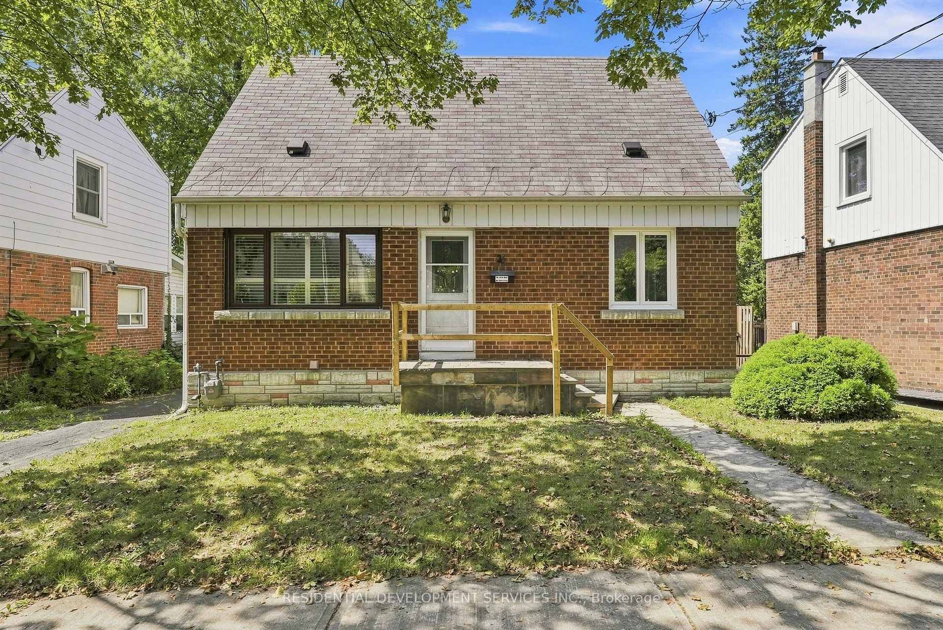 Photo 1 of 21 Eastgate Crescent, Scarborough, Clairlea-Birchmount — HOMEH
