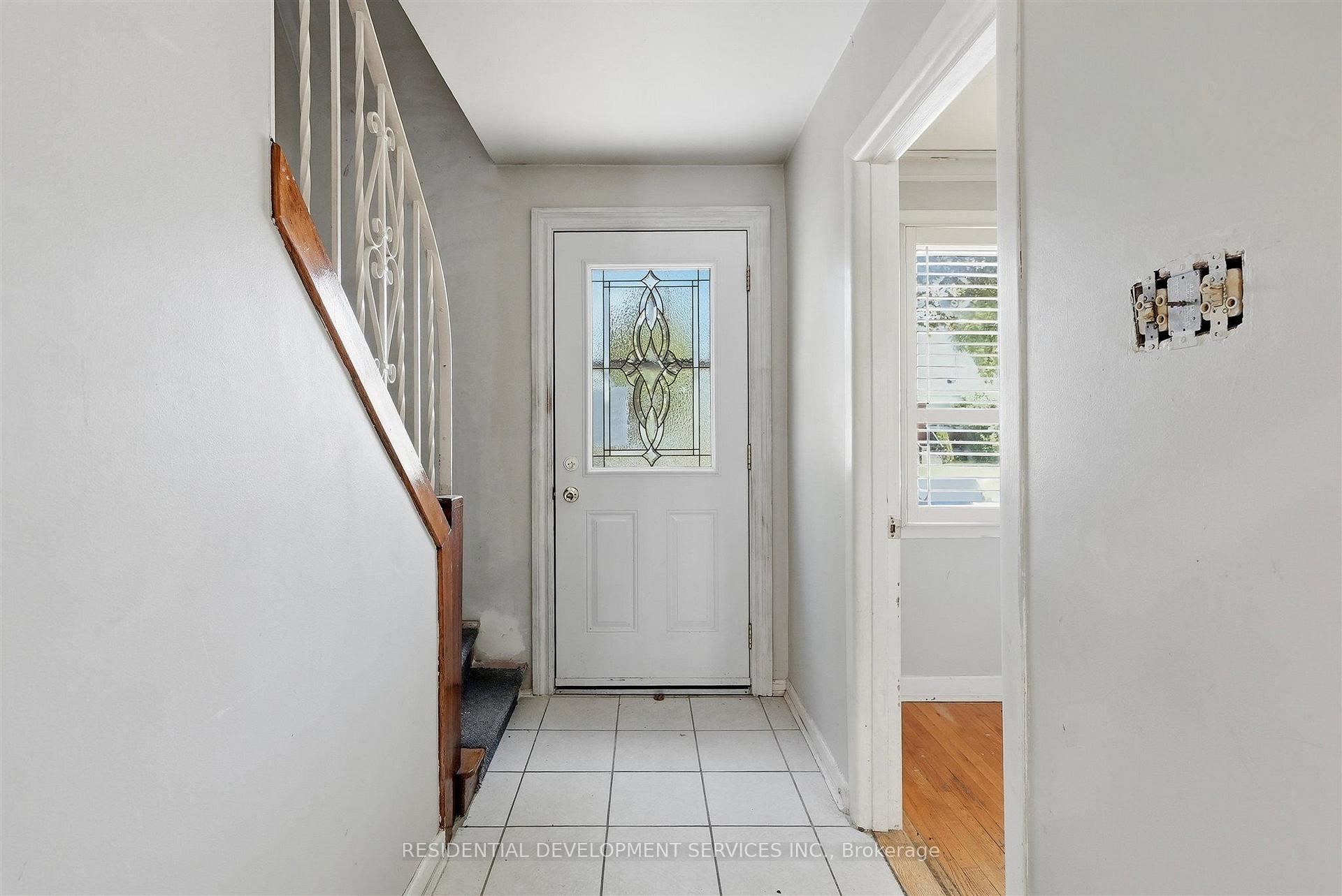 Photo 4 of 21 Eastgate Crescent, Scarborough, Clairlea-Birchmount — HOMEH