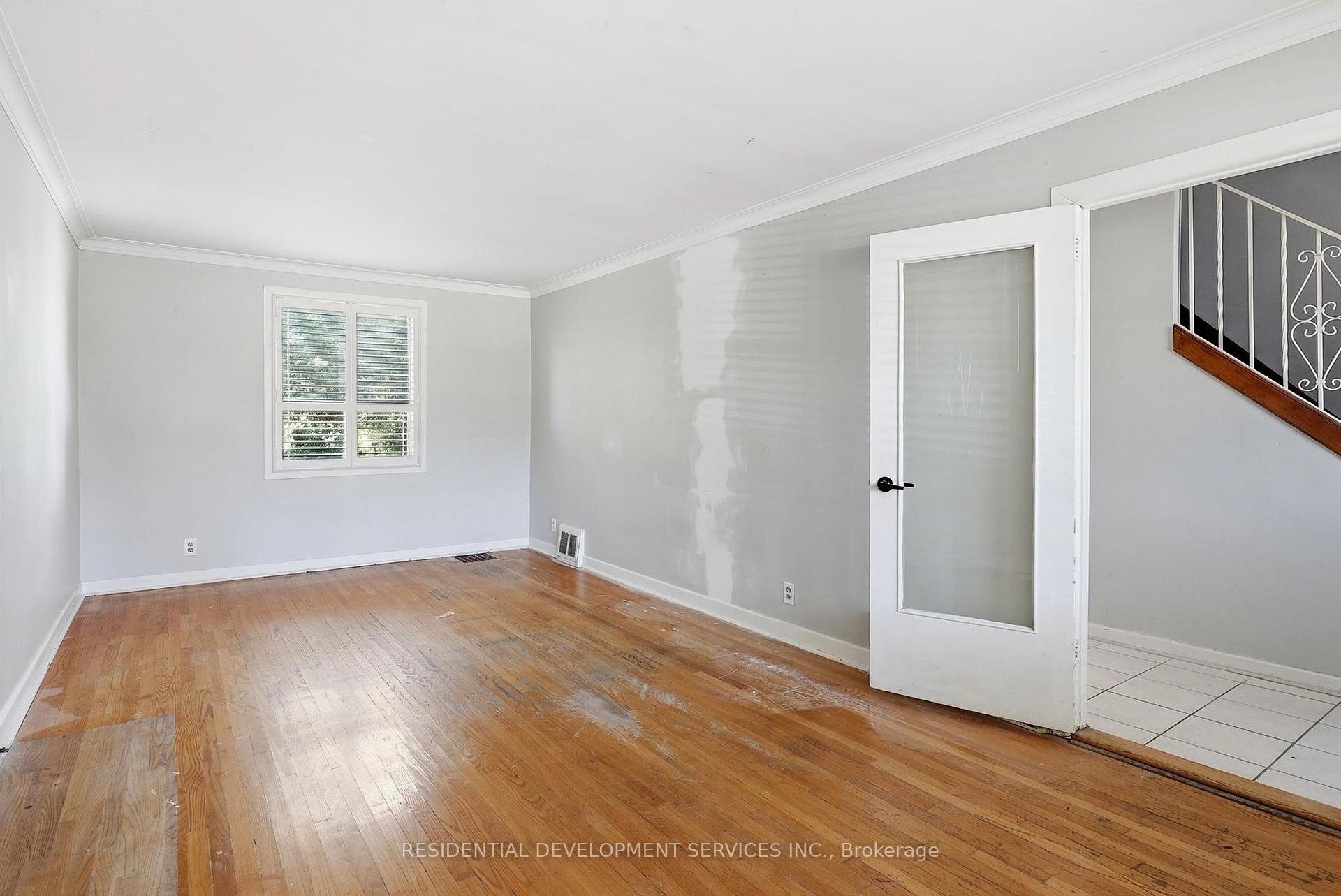 Photo 5 of 21 Eastgate Crescent, Scarborough, Clairlea-Birchmount — HOMEH