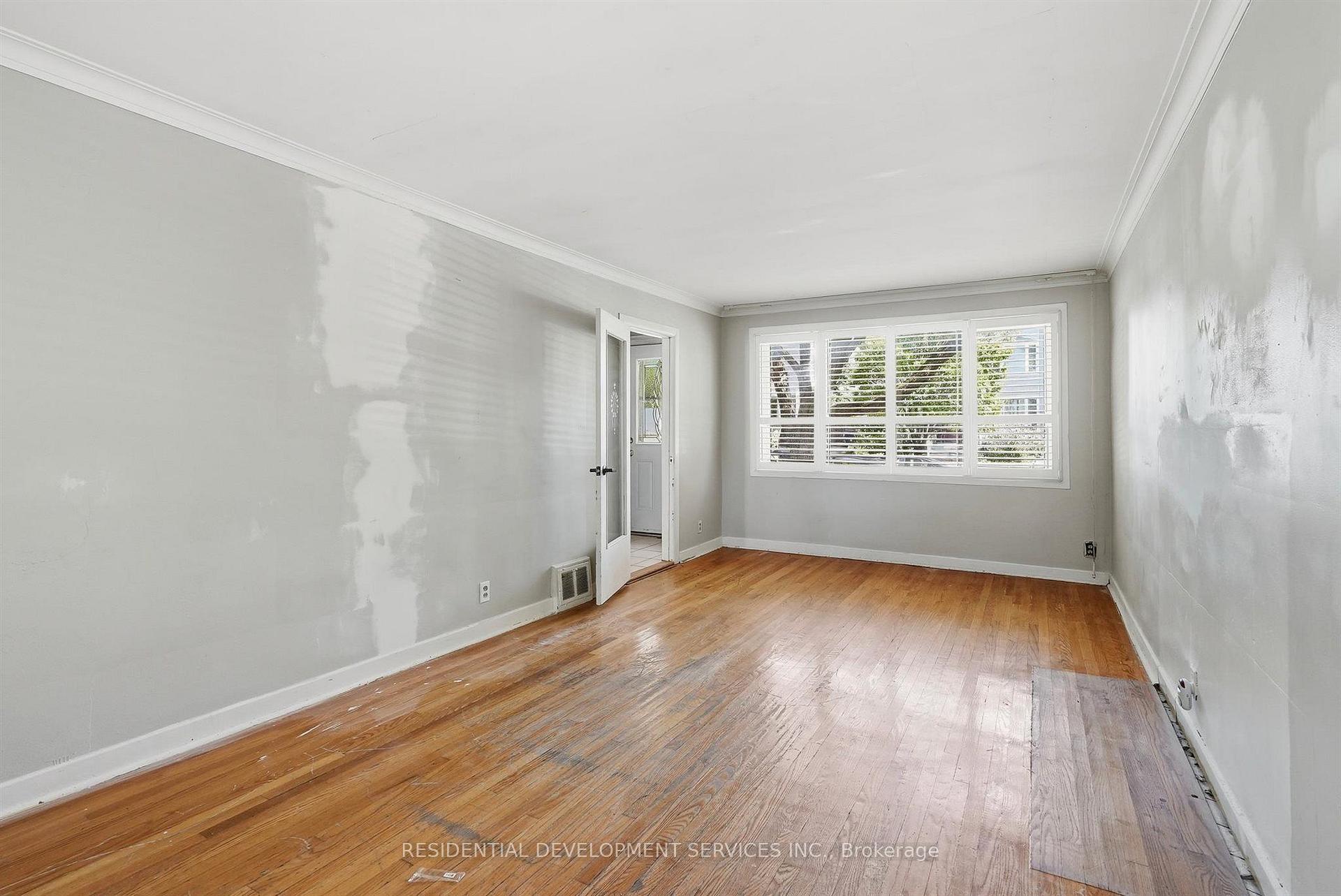 Photo 6 of 21 Eastgate Crescent, Scarborough, Clairlea-Birchmount — HOMEH