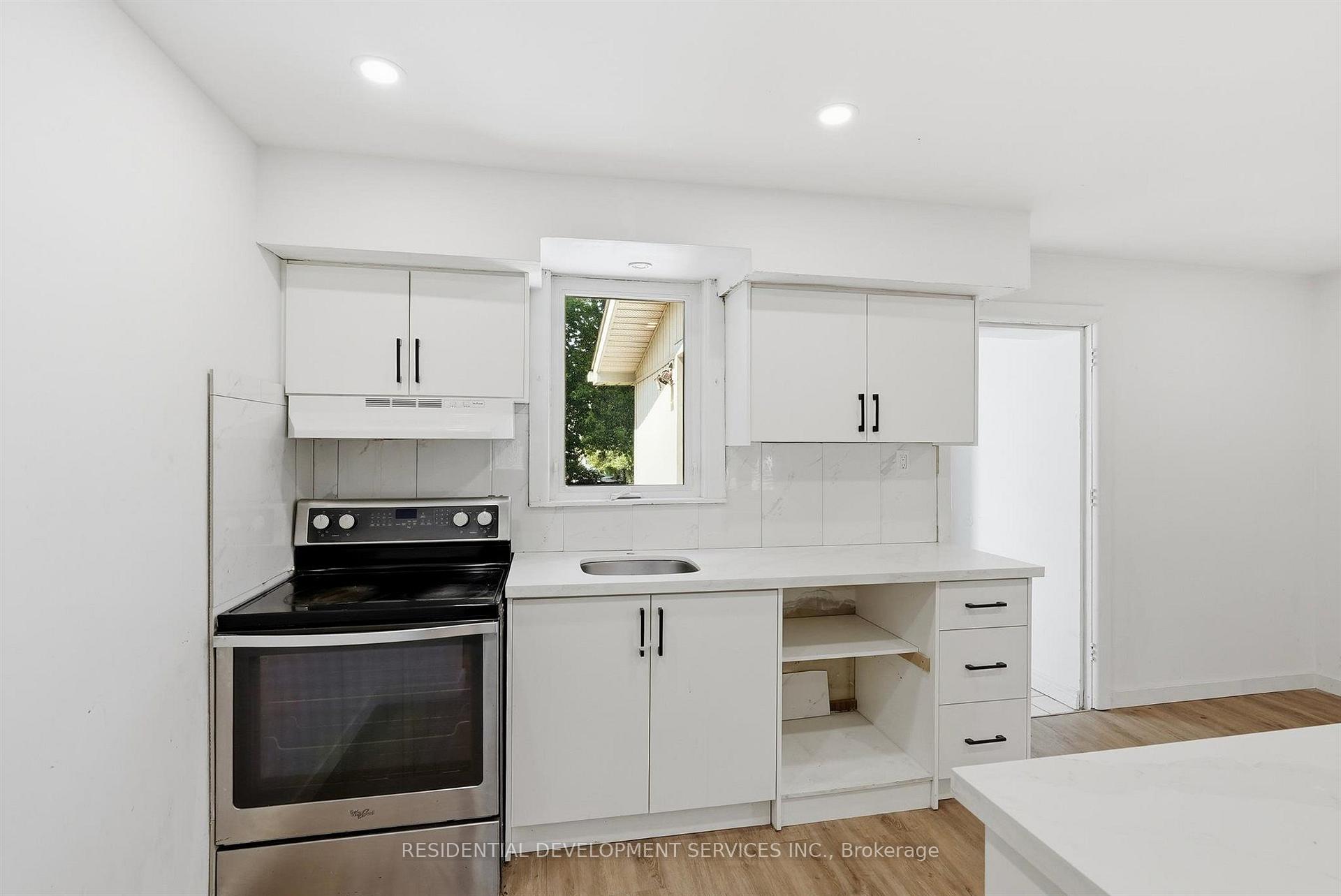 Photo 8 of 21 Eastgate Crescent, Scarborough, Clairlea-Birchmount — HOMEH