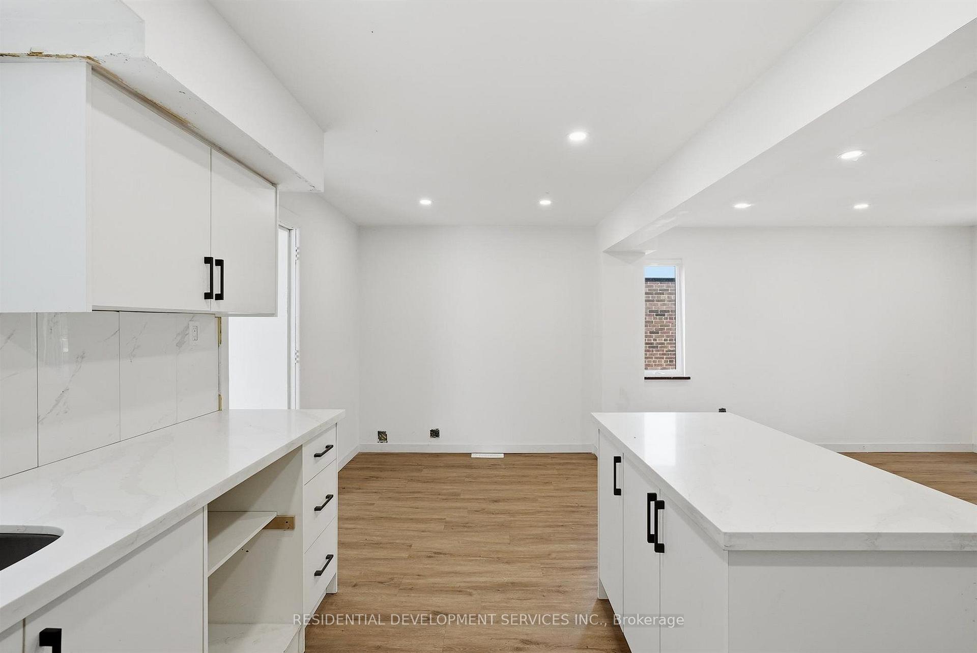 Photo 9 of 21 Eastgate Crescent, Scarborough, Clairlea-Birchmount — HOMEH