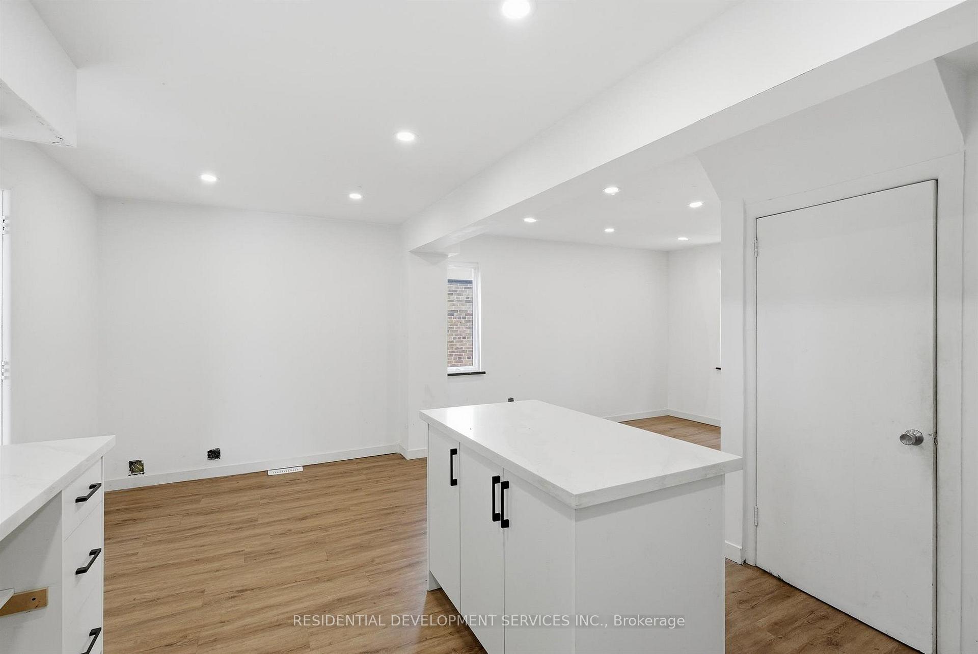 Photo 10 of 21 Eastgate Crescent, Scarborough, Clairlea-Birchmount — HOMEH