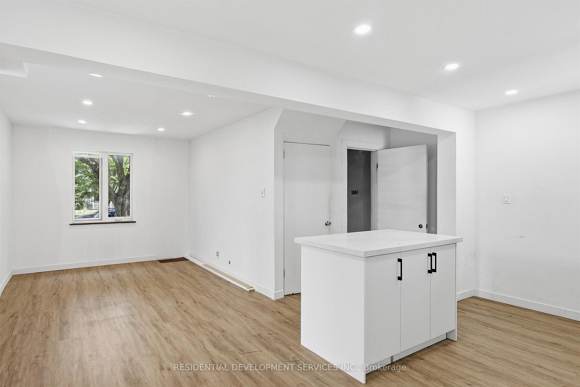 Photo 11 of 21 Eastgate Crescent, Scarborough, Clairlea-Birchmount — HOMEH