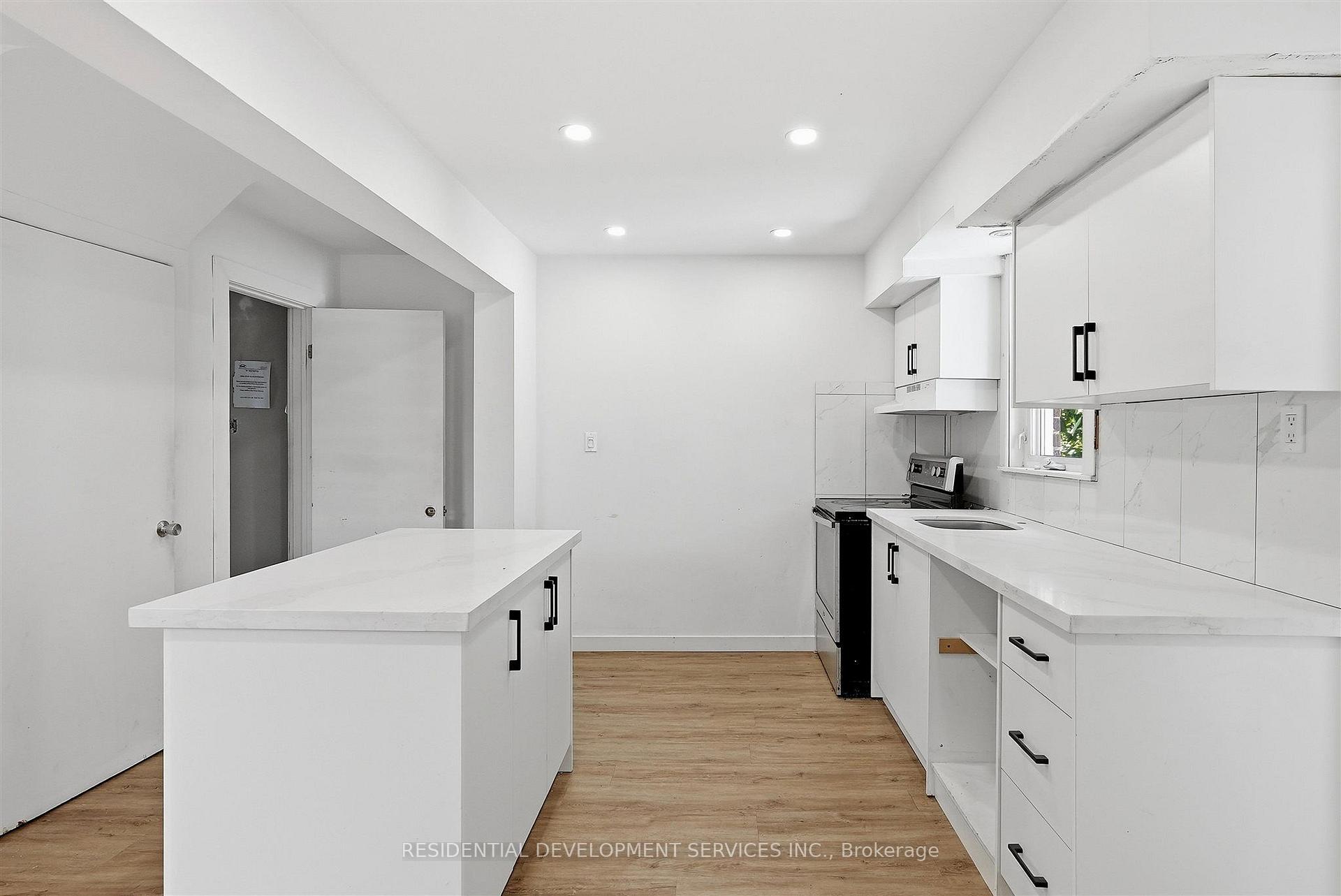 Photo 12 of 21 Eastgate Crescent, Scarborough, Clairlea-Birchmount — HOMEH