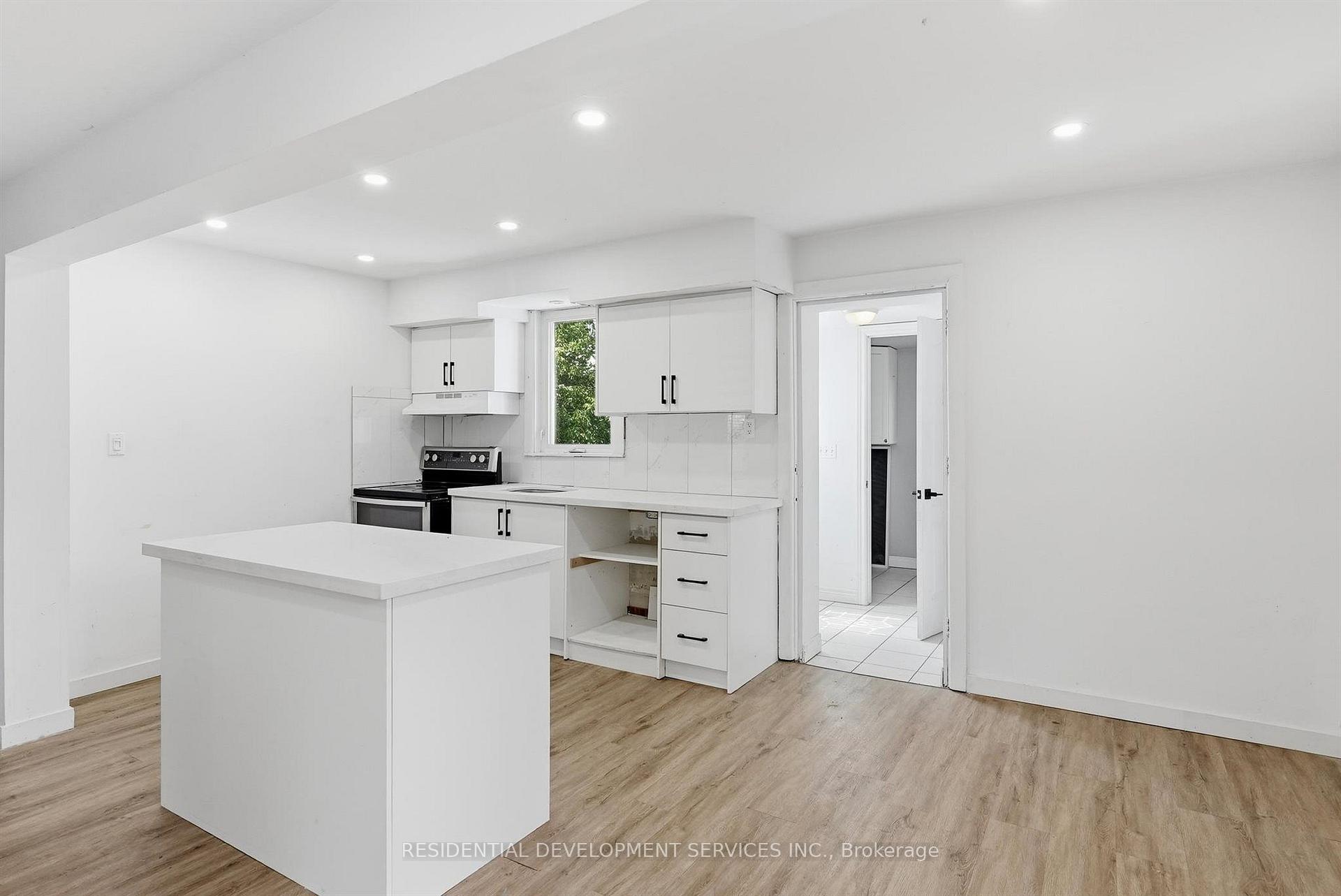 Photo 13 of 21 Eastgate Crescent, Scarborough, Clairlea-Birchmount — HOMEH