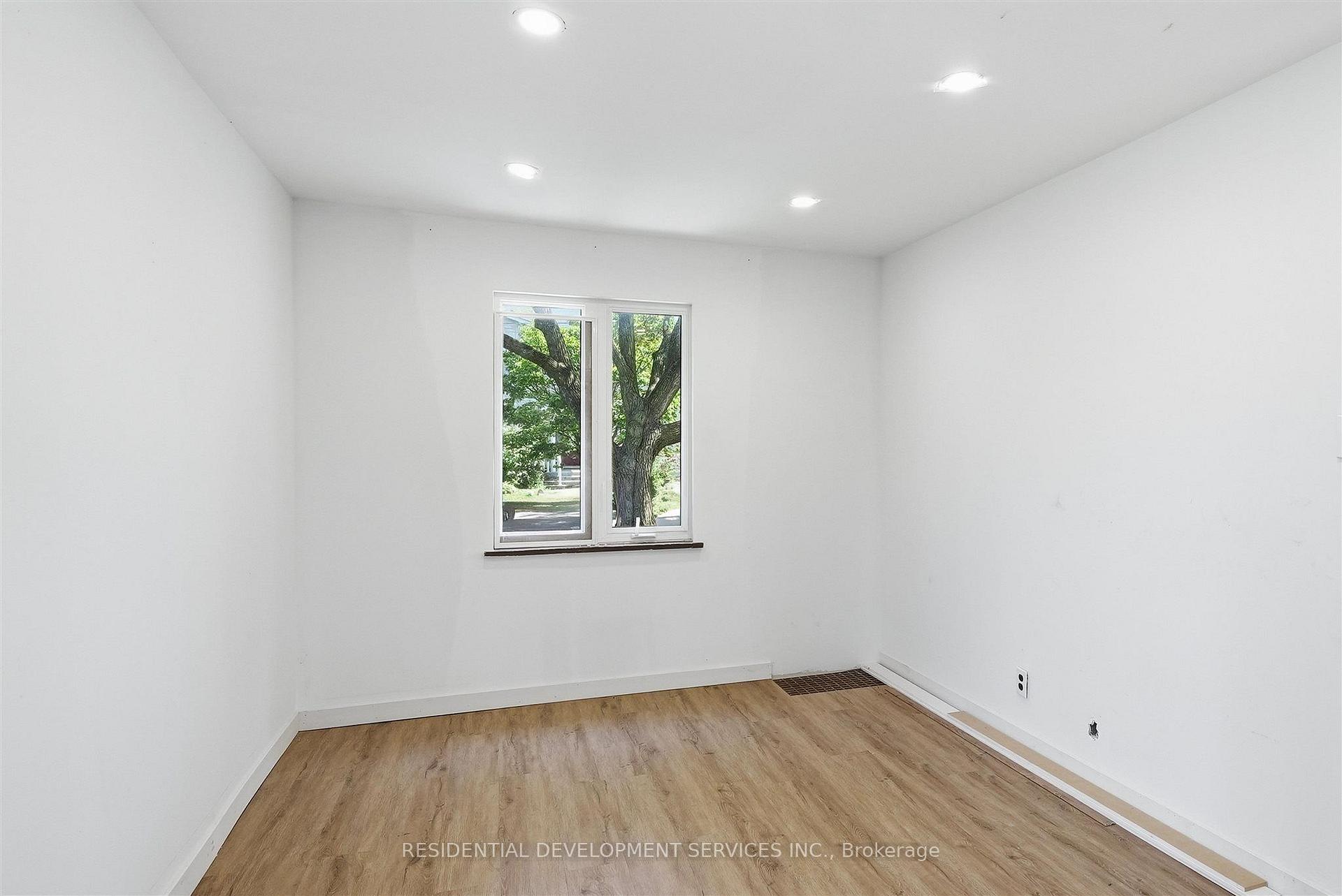 Photo 14 of 21 Eastgate Crescent, Scarborough, Clairlea-Birchmount — HOMEH