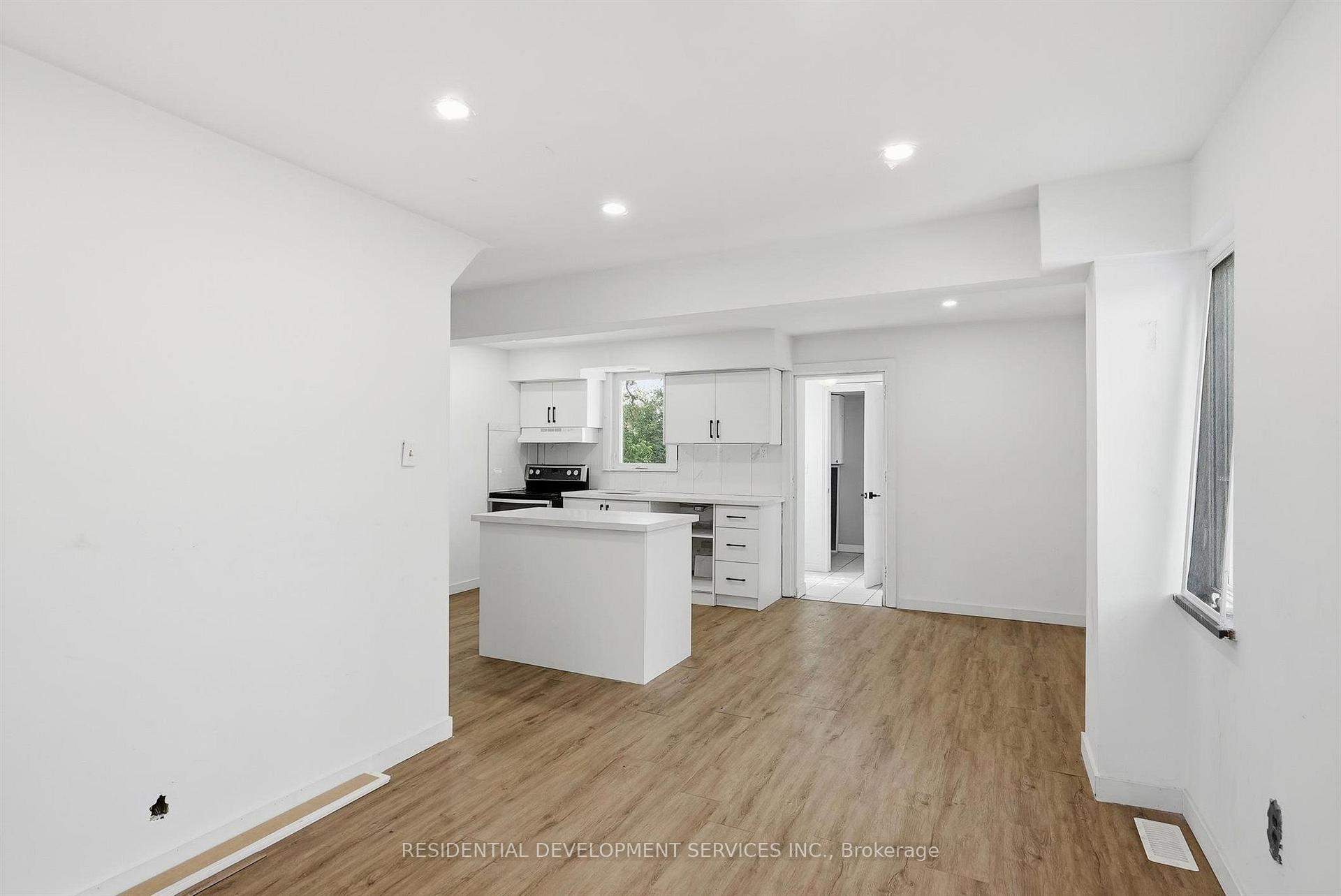 Photo 15 of 21 Eastgate Crescent, Scarborough, Clairlea-Birchmount — HOMEH
