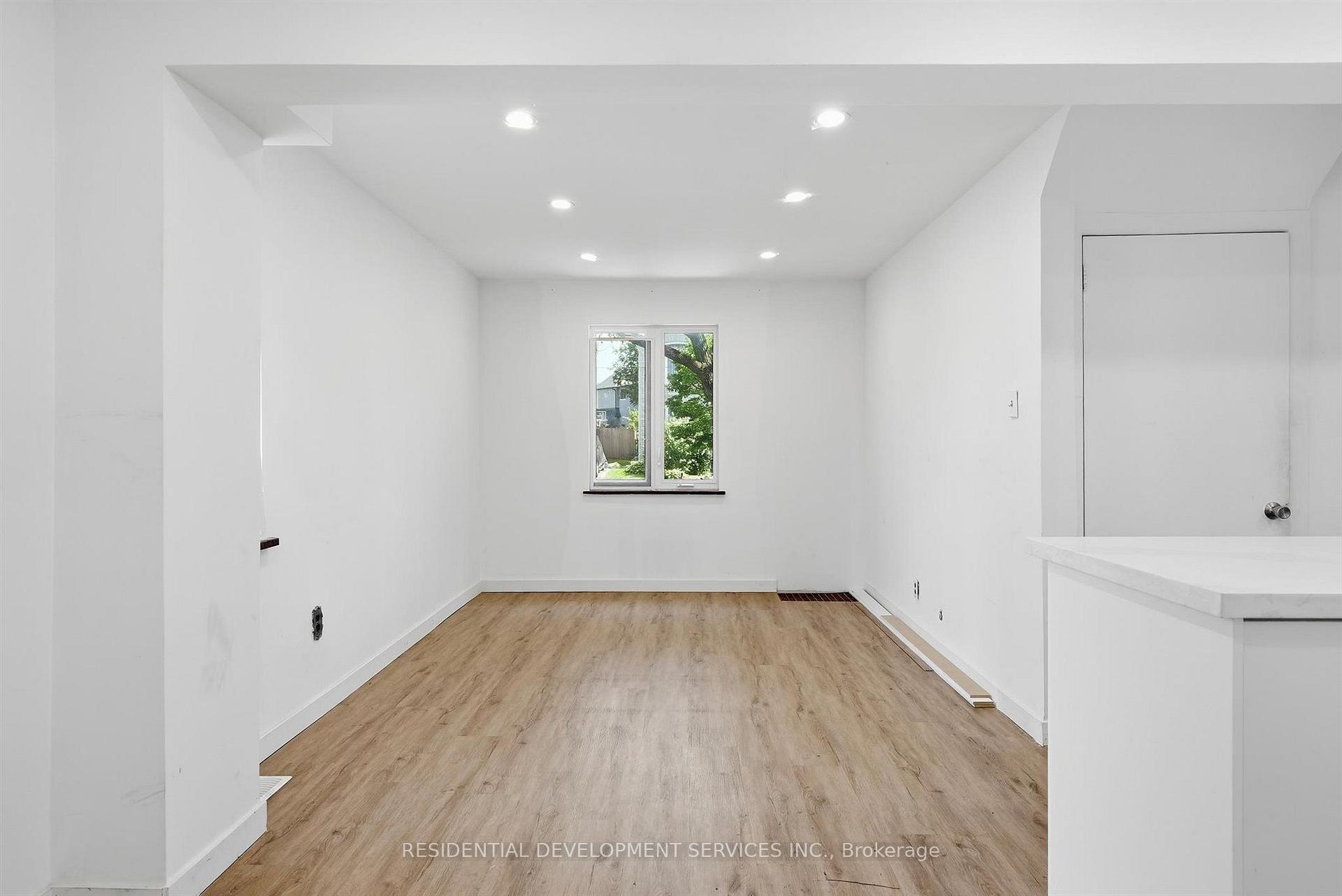 Photo 16 of 21 Eastgate Crescent, Scarborough, Clairlea-Birchmount — HOMEH