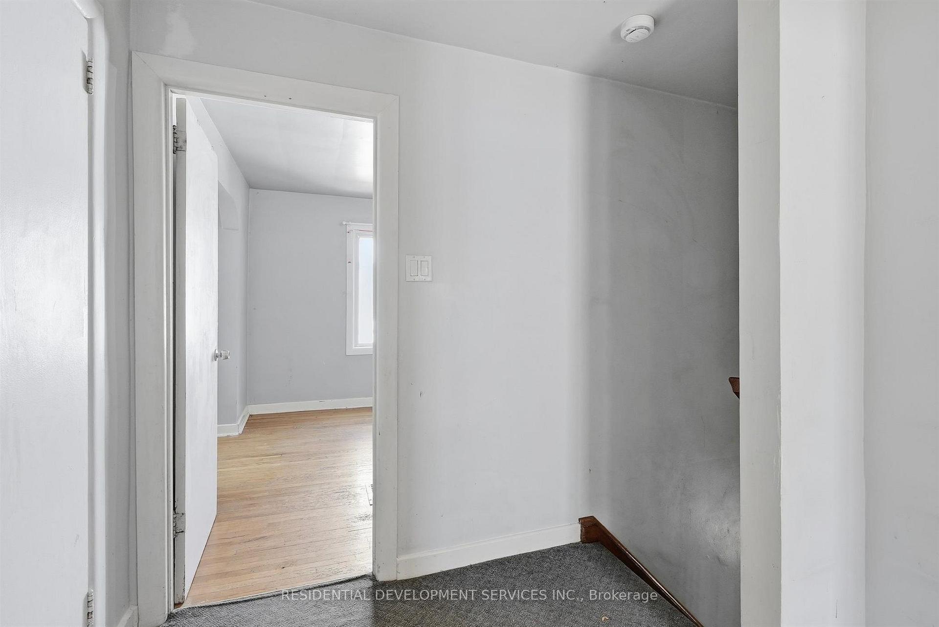 Photo 18 of 21 Eastgate Crescent, Scarborough, Clairlea-Birchmount — HOMEH