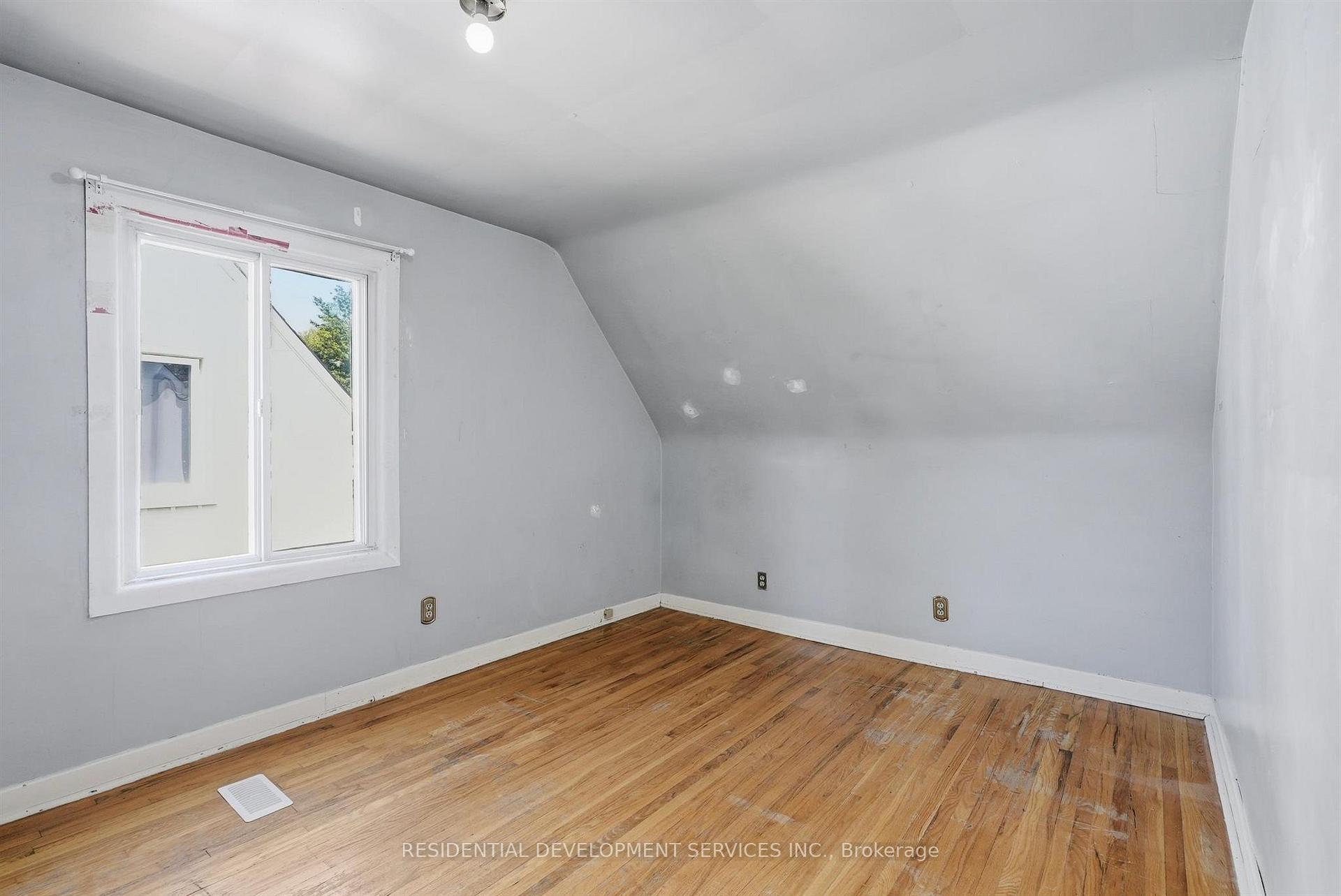 Photo 19 of 21 Eastgate Crescent, Scarborough, Clairlea-Birchmount — HOMEH