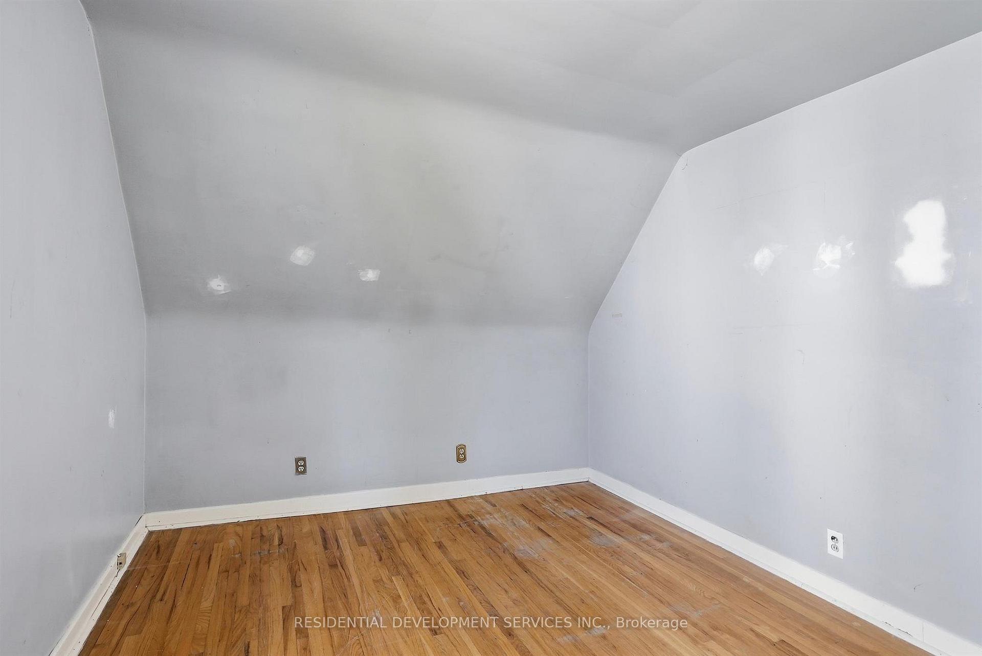 Photo 22 of 21 Eastgate Crescent, Scarborough, Clairlea-Birchmount — HOMEH