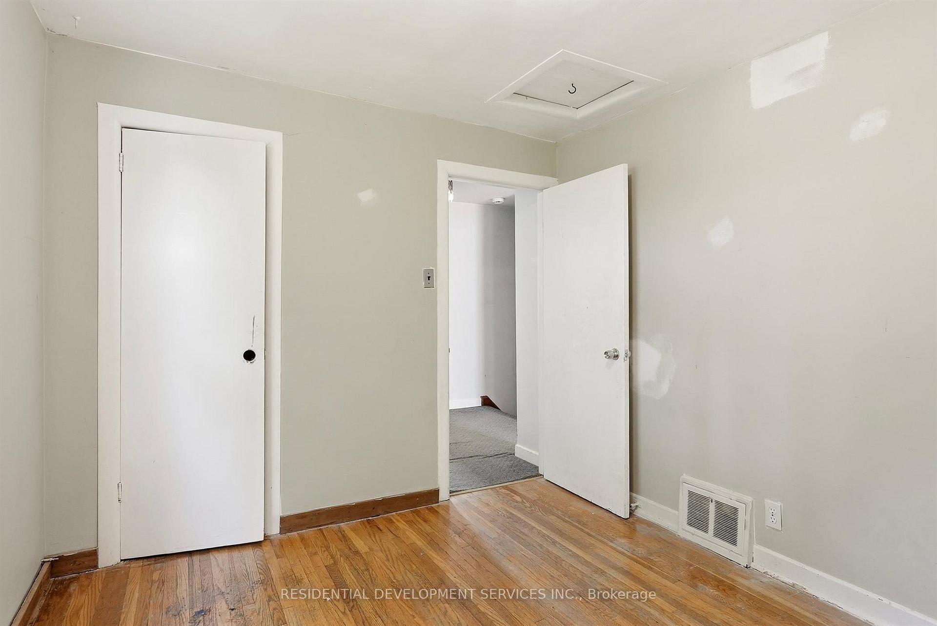 Photo 24 of 21 Eastgate Crescent, Scarborough, Clairlea-Birchmount — HOMEH