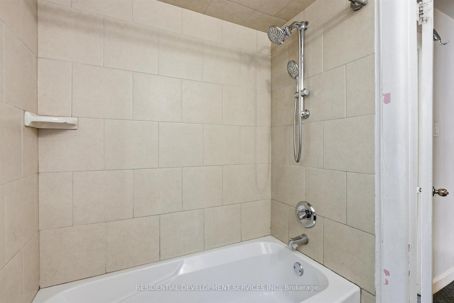 Photo 28 of 21 Eastgate Crescent, Scarborough, Clairlea-Birchmount — HOMEH