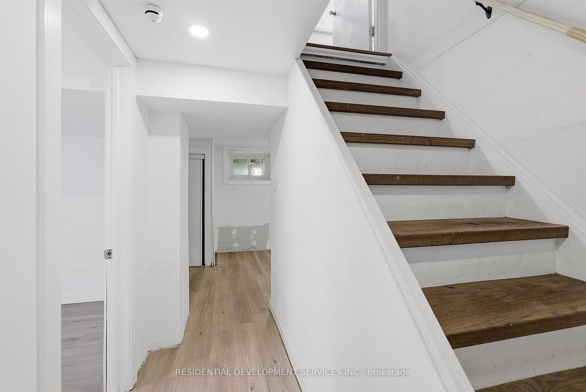 Photo 31 of 21 Eastgate Crescent, Scarborough, Clairlea-Birchmount — HOMEH