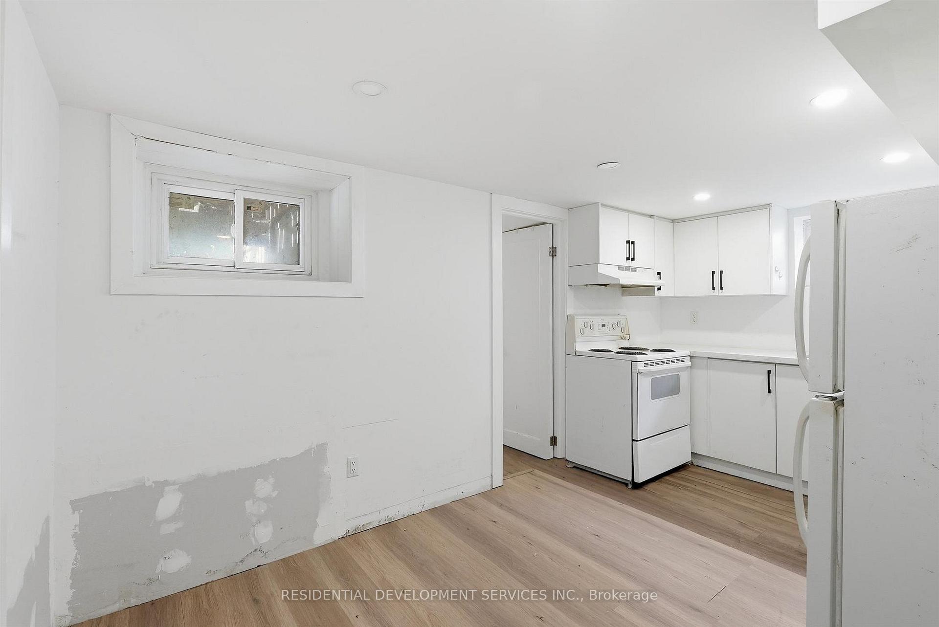 Photo 32 of 21 Eastgate Crescent, Scarborough, Clairlea-Birchmount — HOMEH