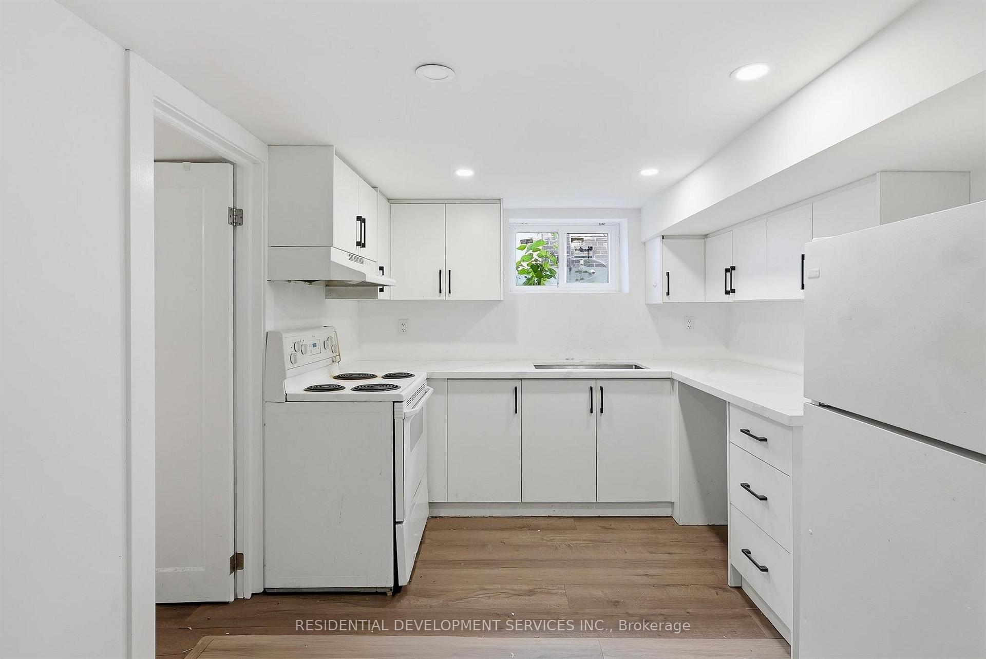 Photo 33 of 21 Eastgate Crescent, Scarborough, Clairlea-Birchmount — HOMEH