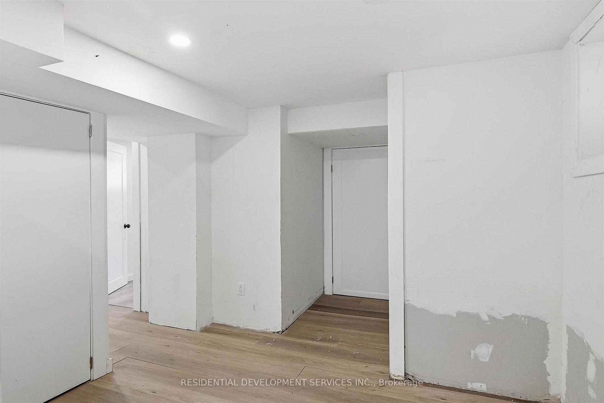 Photo 35 of 21 Eastgate Crescent, Scarborough, Clairlea-Birchmount — HOMEH