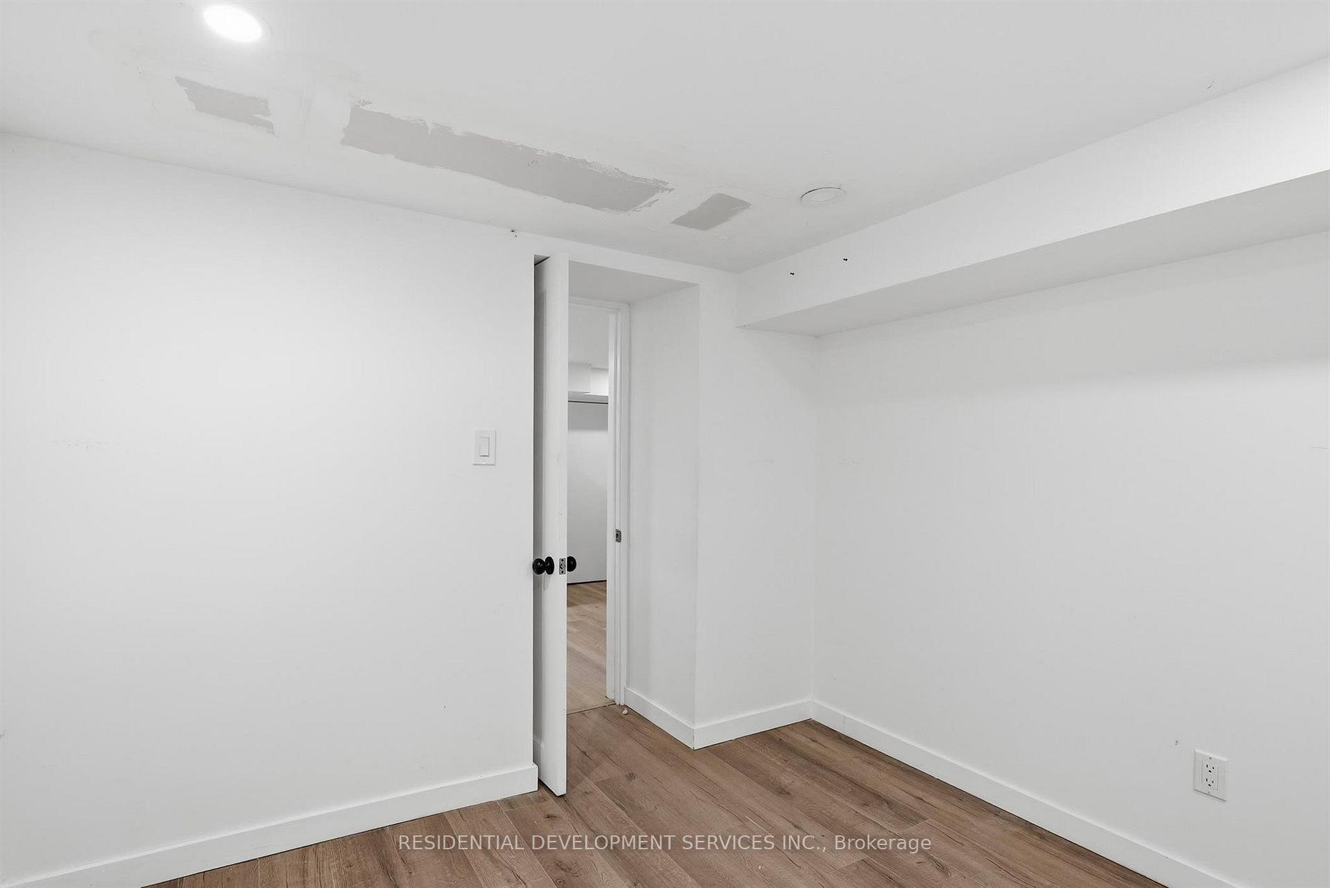 Photo 37 of 21 Eastgate Crescent, Scarborough, Clairlea-Birchmount — HOMEH