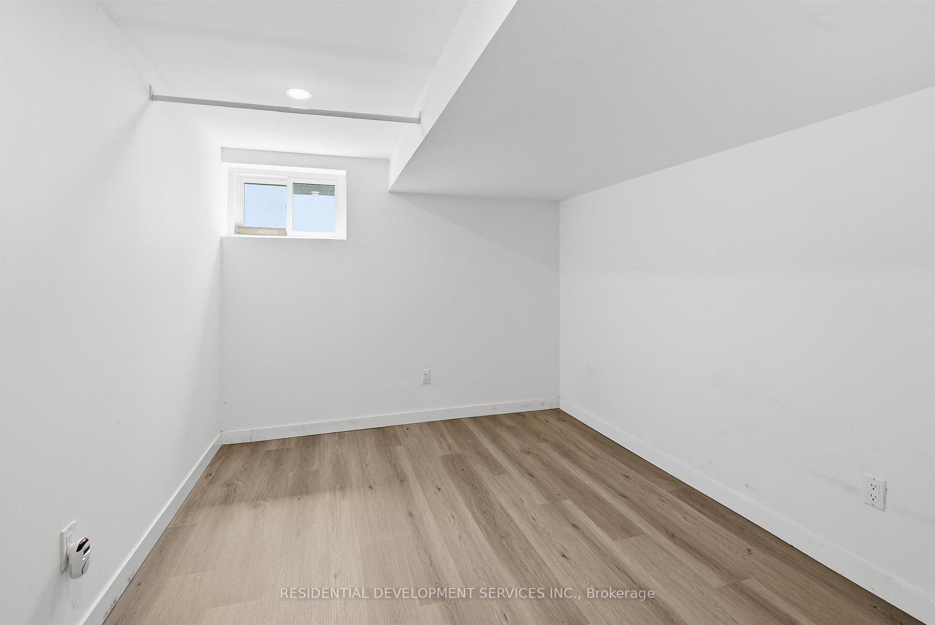 Photo 38 of 21 Eastgate Crescent, Scarborough, Clairlea-Birchmount — HOMEH