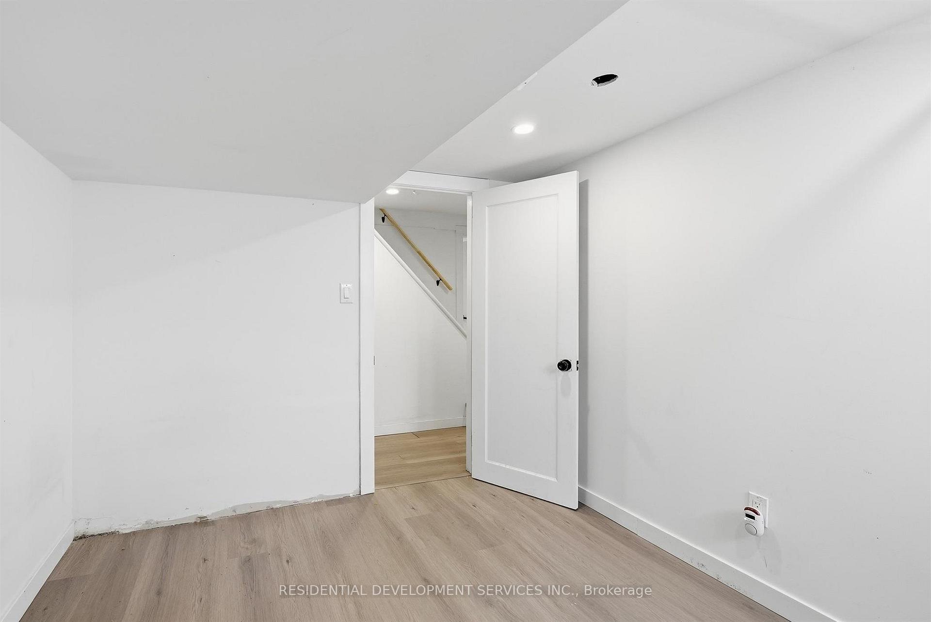 Photo 39 of 21 Eastgate Crescent, Scarborough, Clairlea-Birchmount — HOMEH