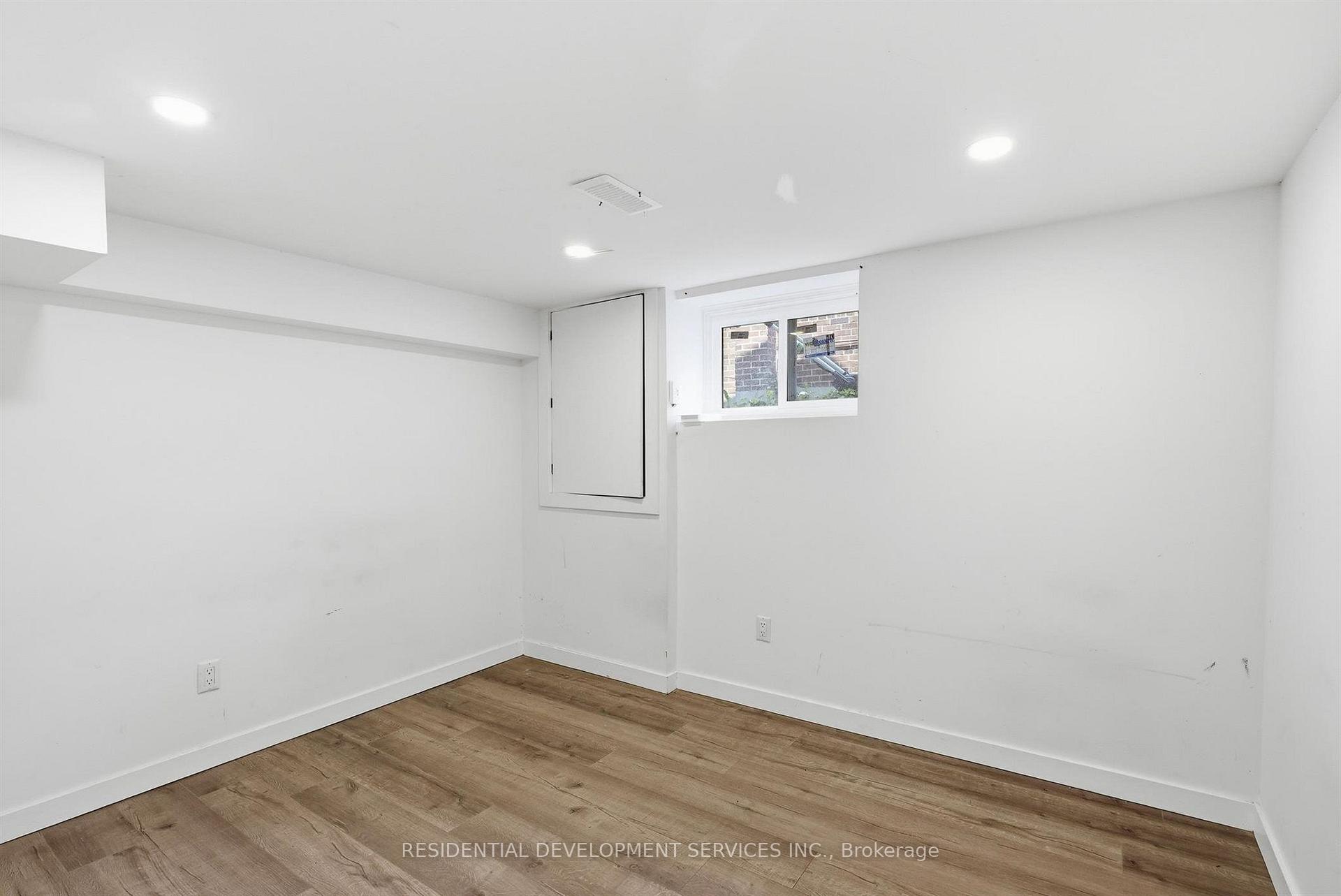 Photo 40 of 21 Eastgate Crescent, Scarborough, Clairlea-Birchmount — HOMEH
