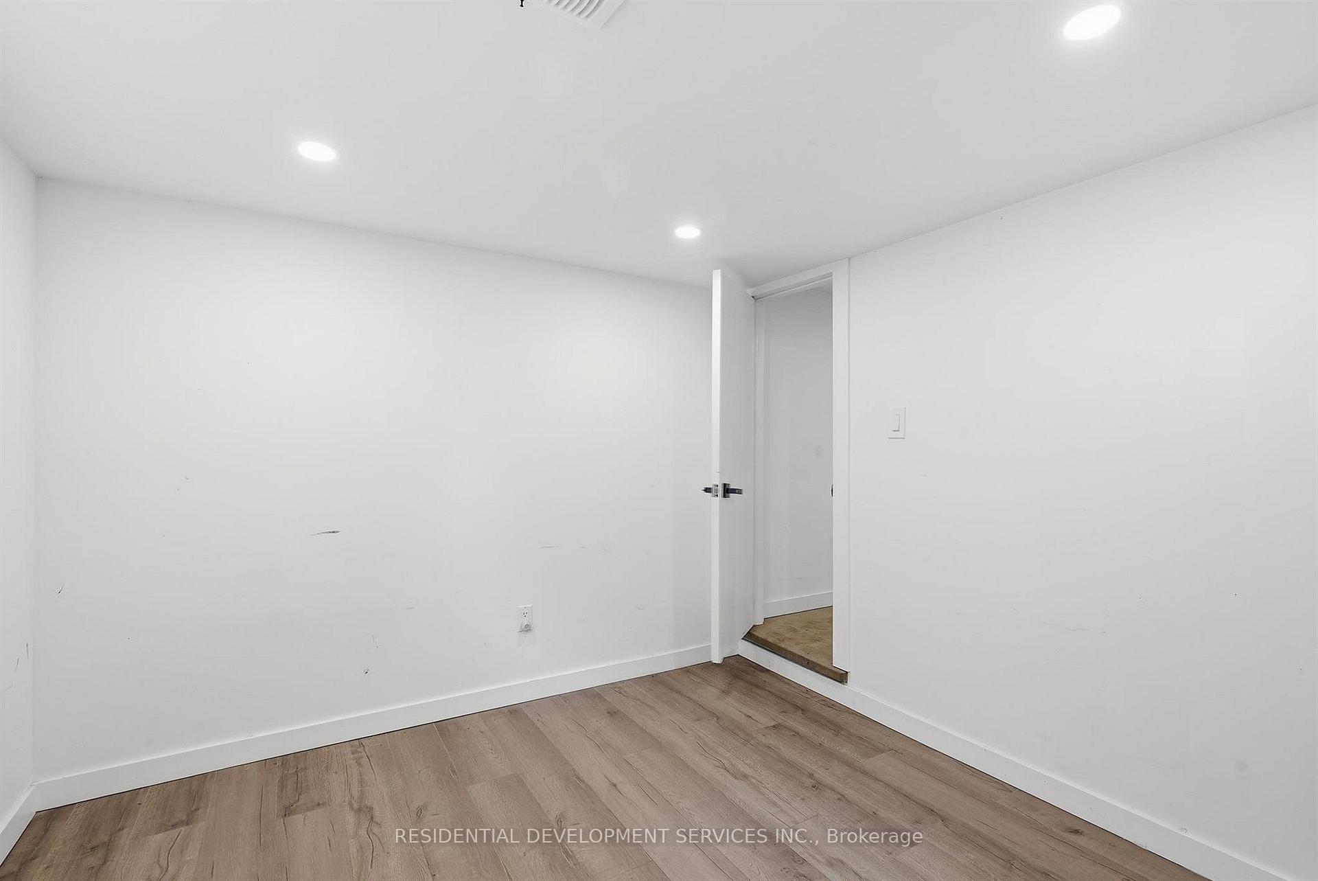 Photo 41 of 21 Eastgate Crescent, Scarborough, Clairlea-Birchmount — HOMEH