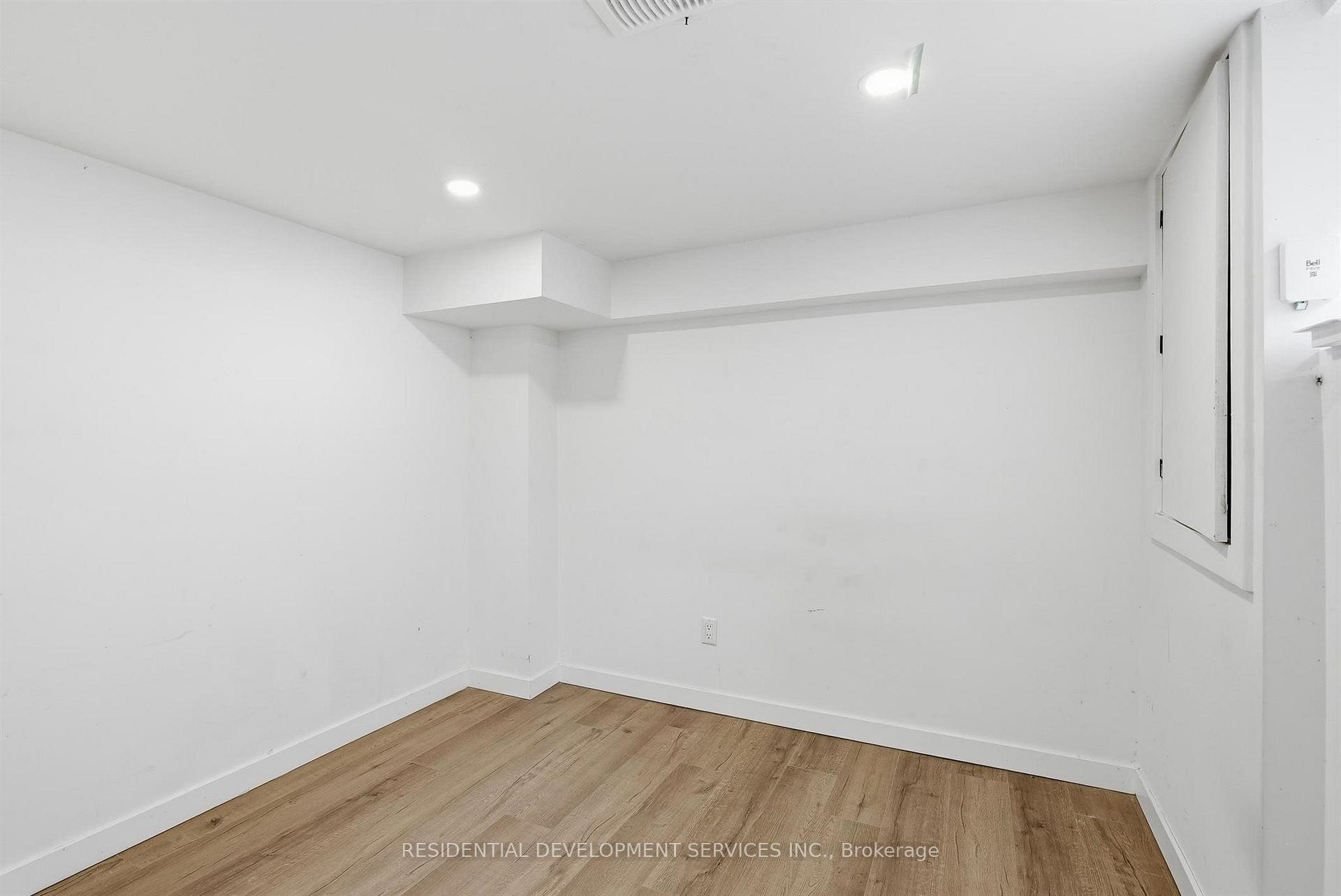 Photo 42 of 21 Eastgate Crescent, Scarborough, Clairlea-Birchmount — HOMEH