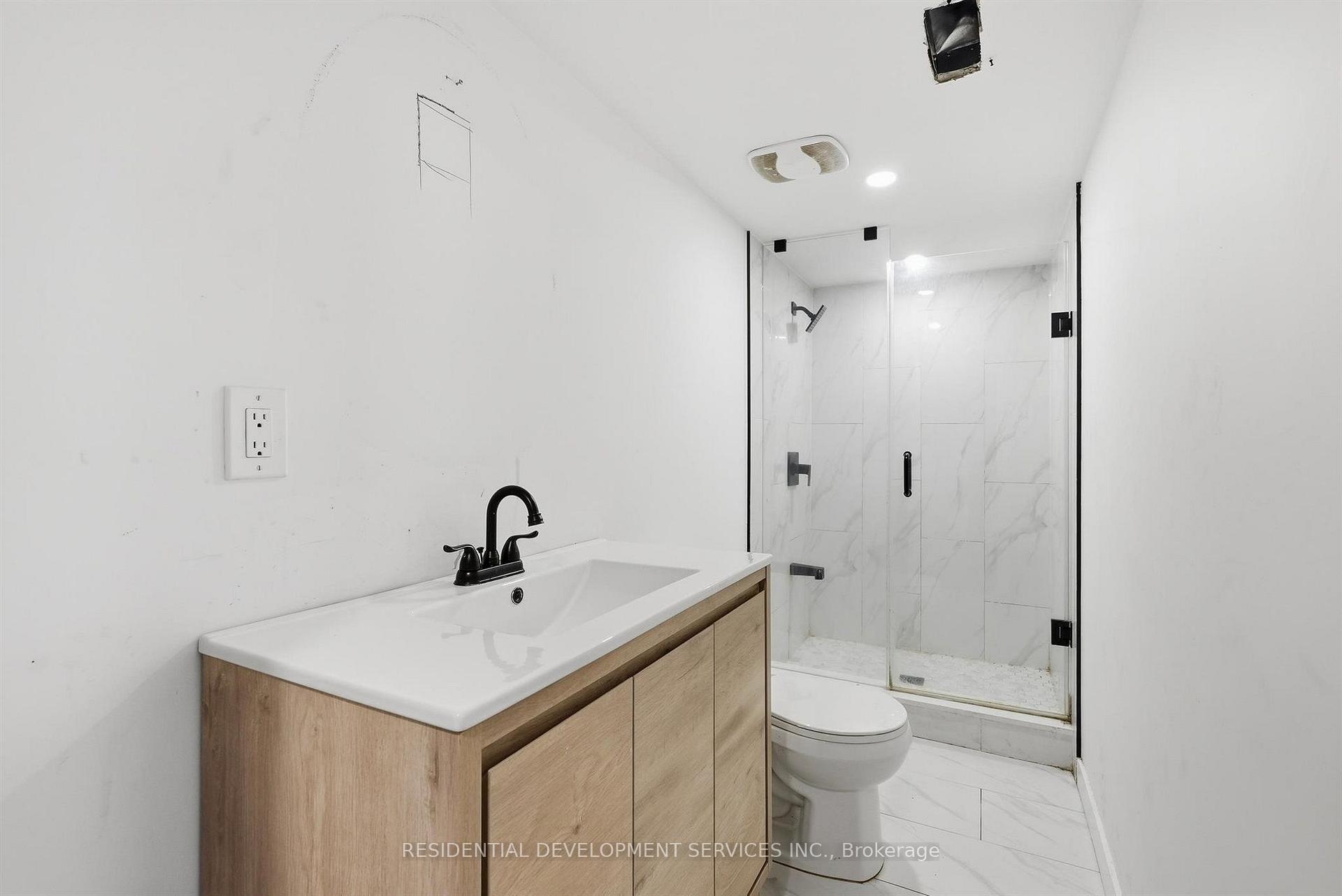 Photo 43 of 21 Eastgate Crescent, Scarborough, Clairlea-Birchmount — HOMEH