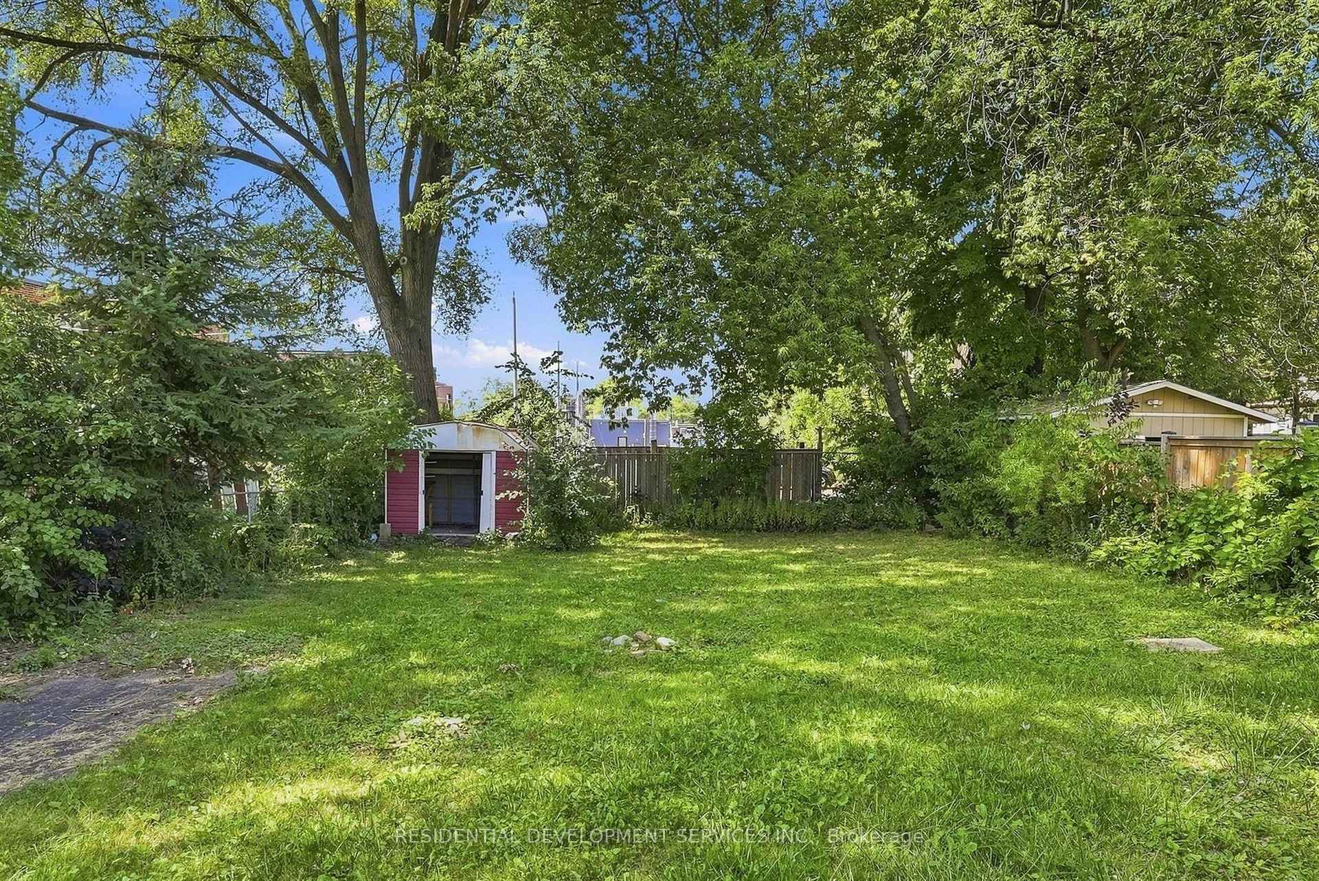 Photo 44 of 21 Eastgate Crescent, Scarborough, Clairlea-Birchmount — HOMEH