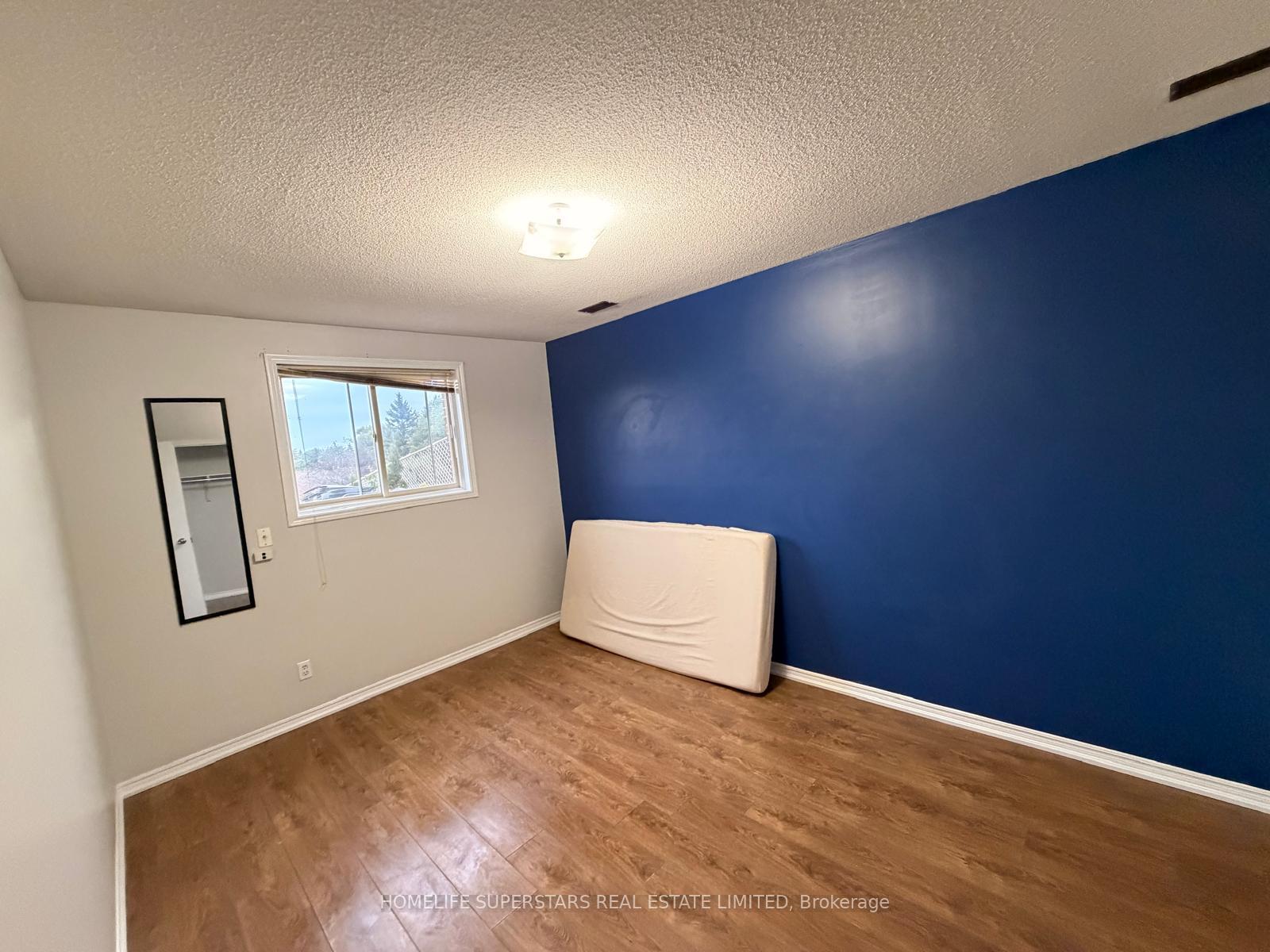 Photo 2 of 2 Hoddle Crescent, Kitchener, Forest Heights — HOMEH