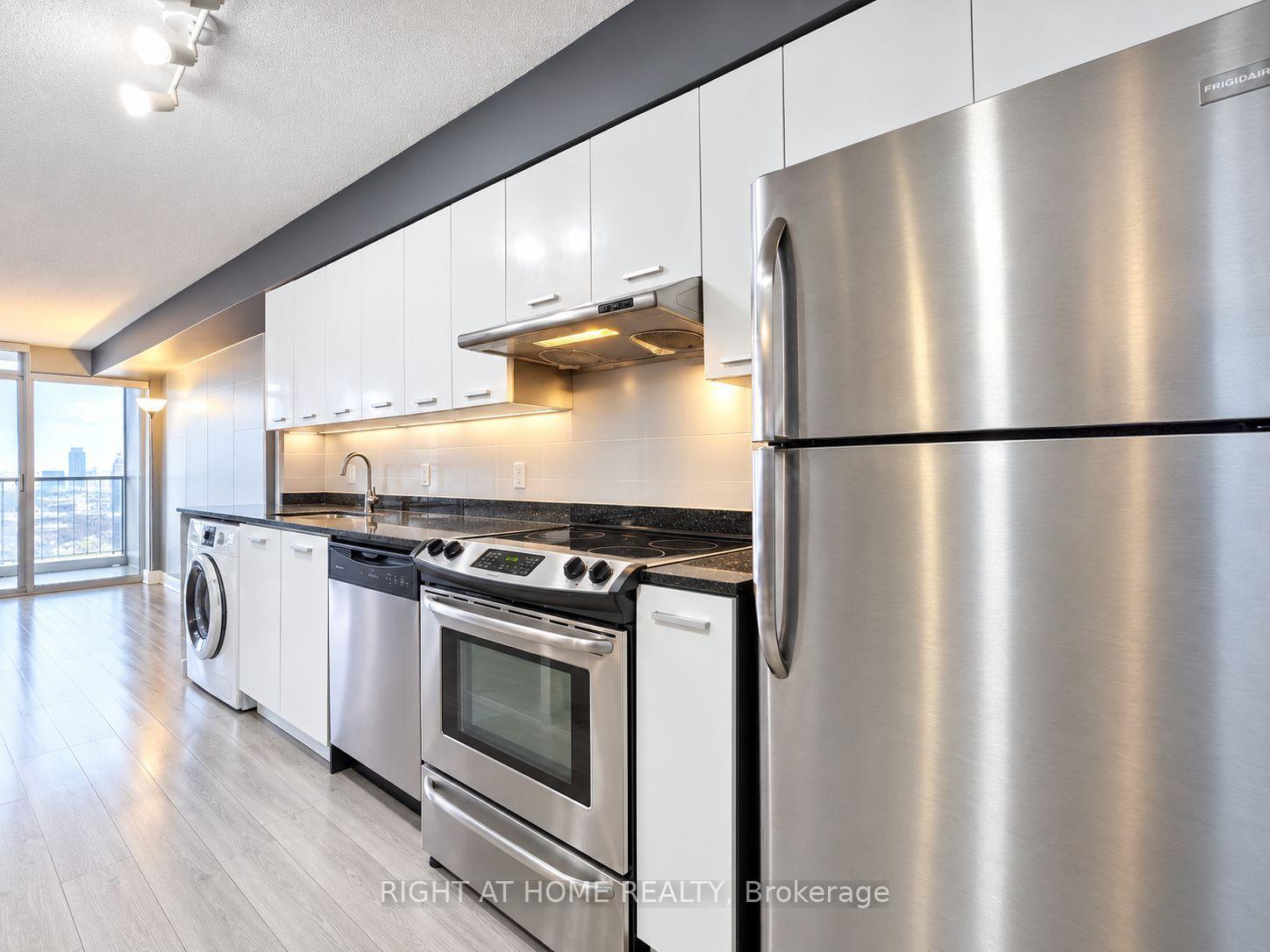 Photo 8 of Unit 1701B, 19 Singer Court, North York, Bayview Village — HOMEH