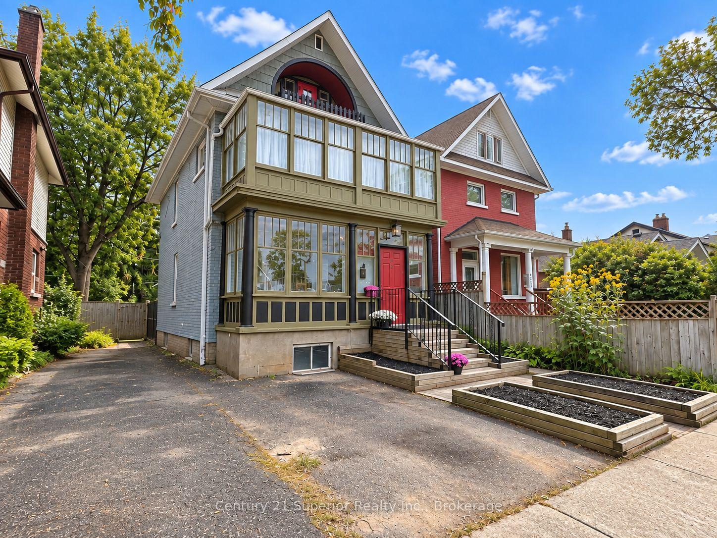 Front of 420 Marks Street S
